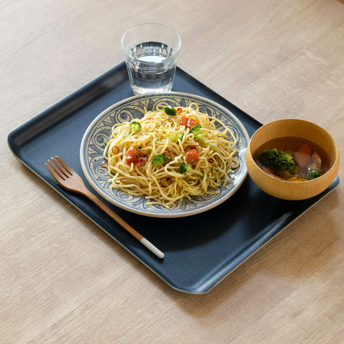 トレー ノンスリップ 抗菌 ランチョントレー 36cm ( キッチントレー トレイ キッチントレイ キッチン 日本製 ランチョンマット おしゃれ シンプル 無地 お盆 盆 配膳 抗菌加工 すべり止め加工 ) 【ネイビー】 ネイビー