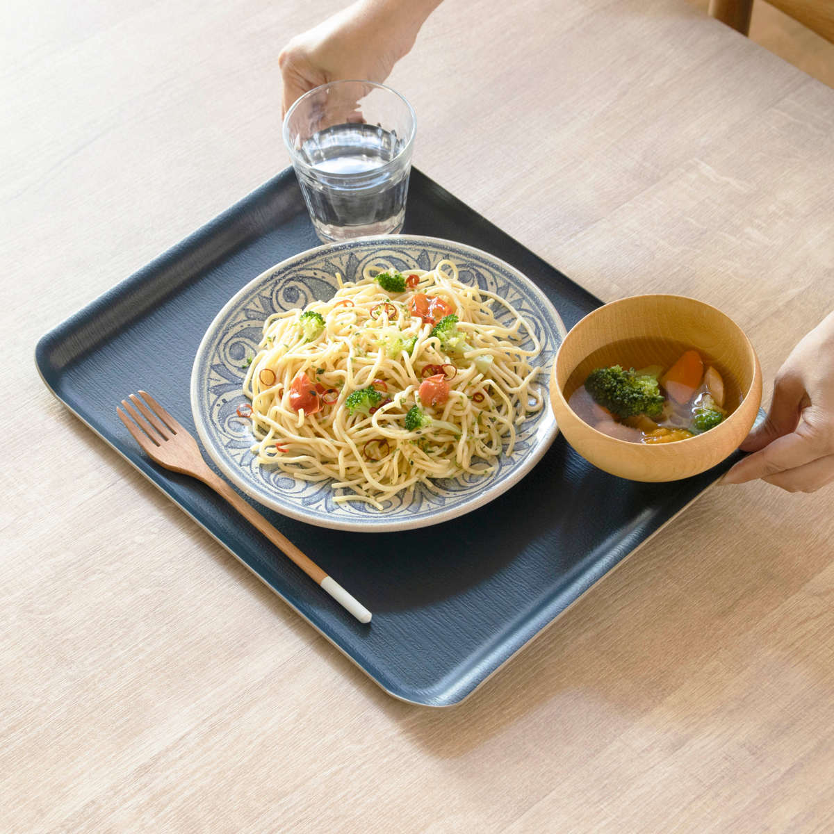 トレー ノンスリップ 抗菌 ランチョントレー 36cm ( キッチントレー トレイ キッチントレイ キッチン 日本製 ランチョンマット おしゃれ シンプル 無地 お盆 盆 配膳 抗菌加工 すべり止め加工 ) 【ネイビー】 ネイビー