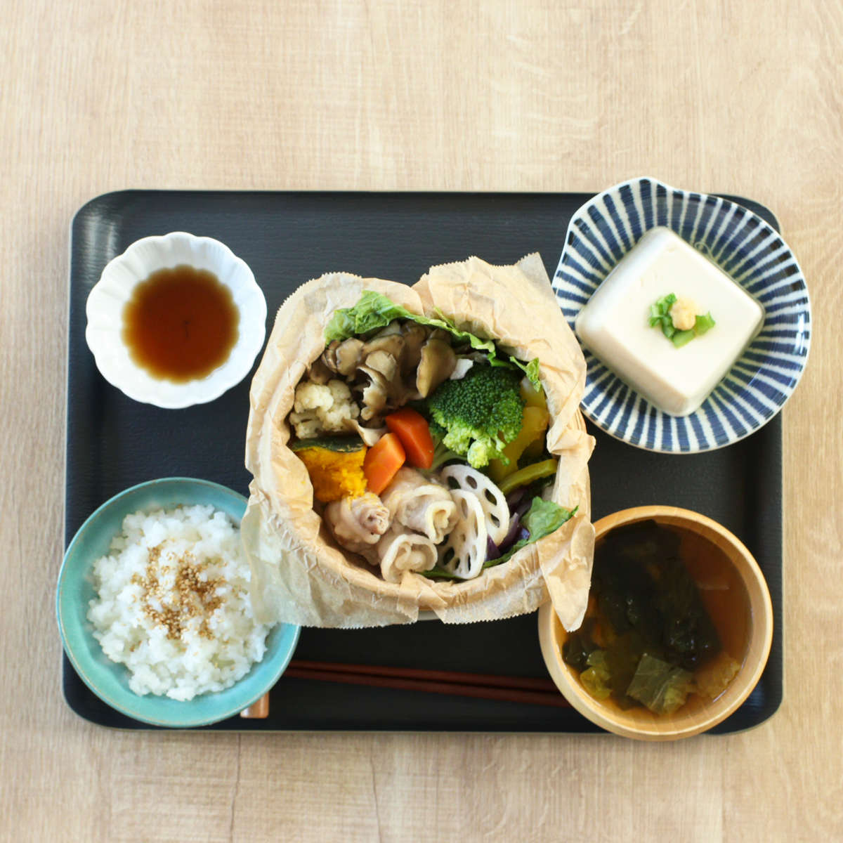 トレー ノンスリップ 抗菌 ランチョントレー 36cm ( キッチントレー トレイ キッチントレイ キッチン 日本製 ランチョンマット おしゃれ シンプル 無地 お盆 盆 配膳 抗菌加工 すべり止め加工 ) 【ネイビー】 ネイビー