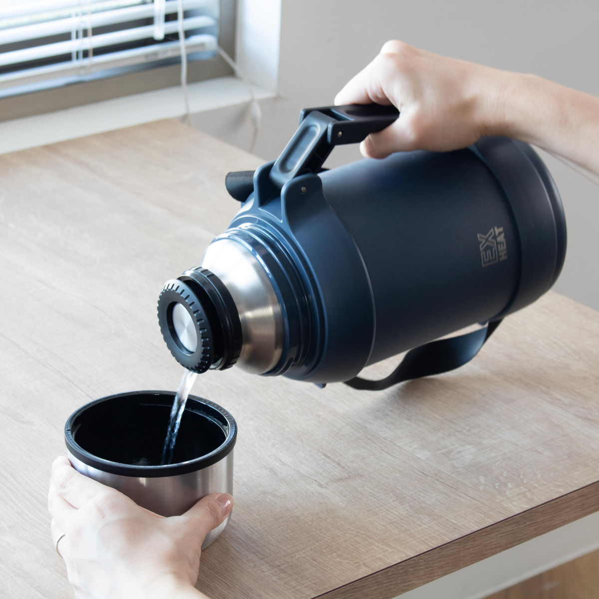 水筒 1.5L エクスヒート ステンレスボトル1500 保温保冷 ( 保温 保冷 コップ飲み ステンレスボトル コップ メガボトル 大容量 ワンタッチ マグ ボトル 真空二重構造 おしゃれ アウトドア ハンドル ベルト付き )