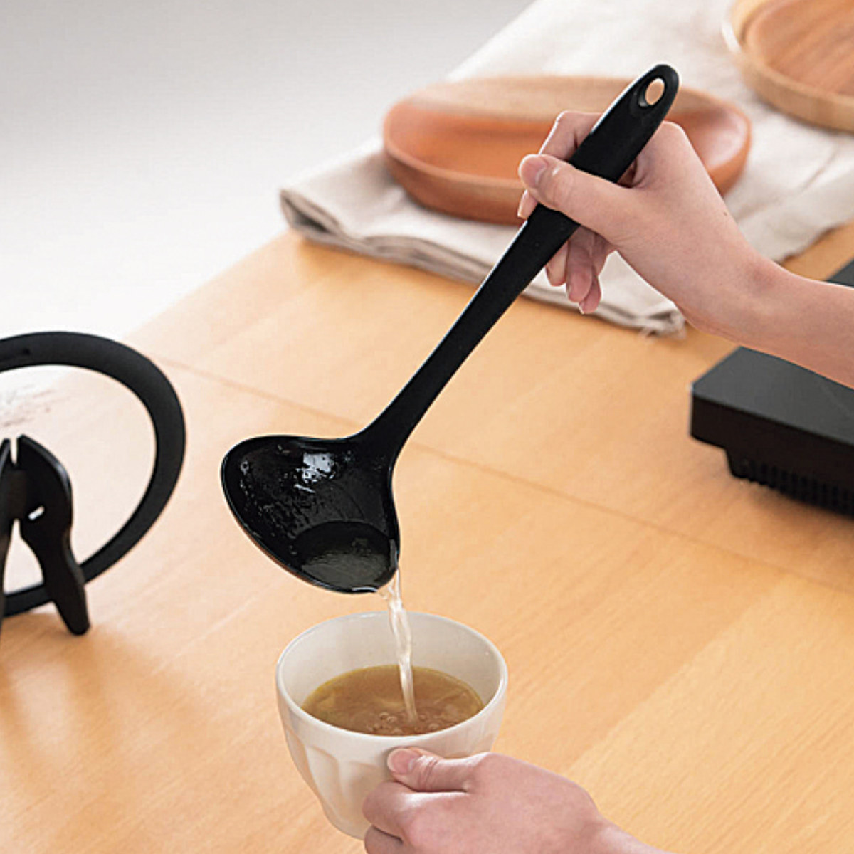 お玉 大 TOUCH st シリコーンシェル型お玉 シリコン製 食洗器対応 ( おたま レードル お玉杓子 シリコン シリコーン 耐熱 キッチンツール シリコーンお玉 穴なし 穴無し 穴無しお玉 シリコーン製 キッチングッズ )