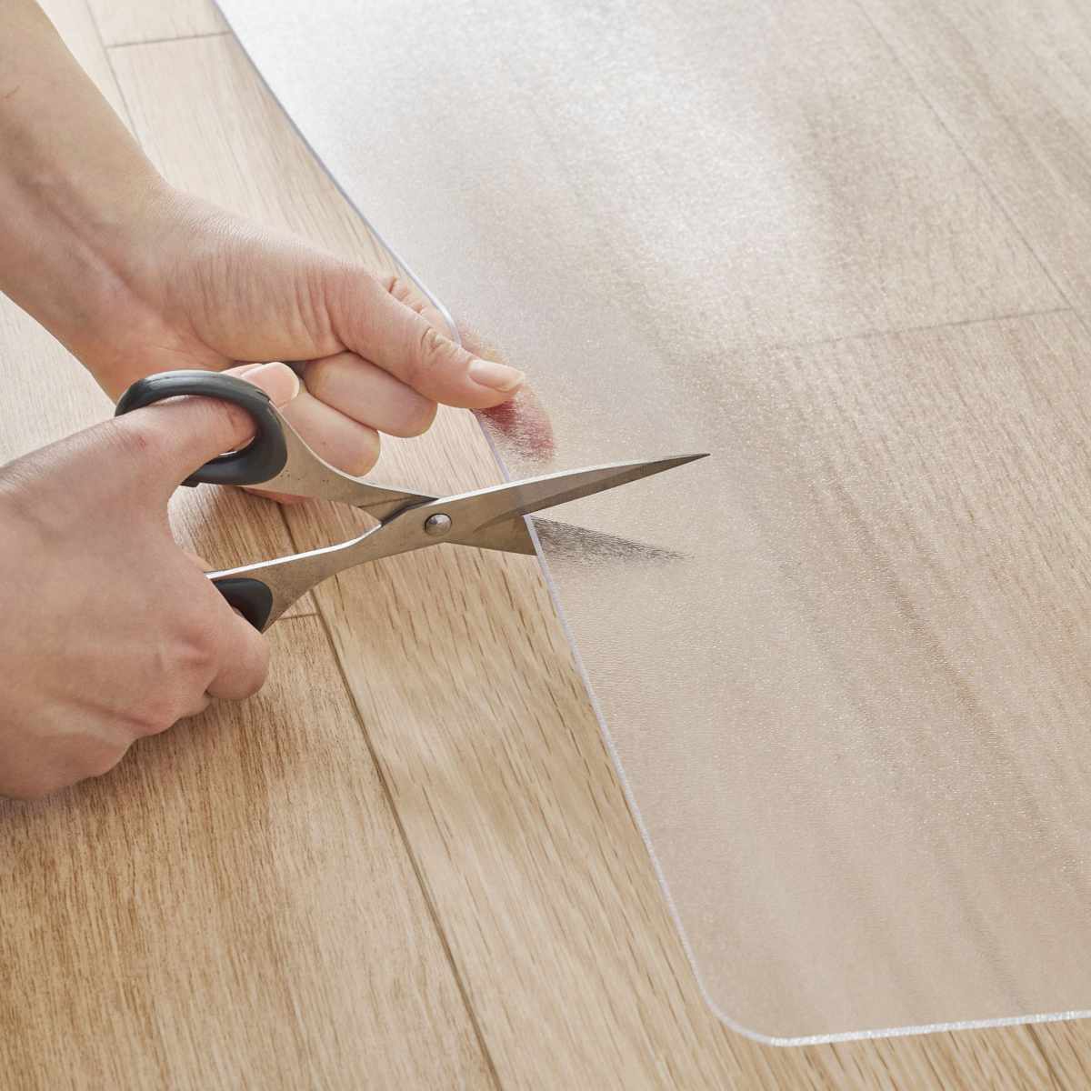 キッチンマット クリア 60×180cm 床暖房対応 ( 60cm 180cm 透明 キッチン マット 台所マット 拭けるキッチンマット PVC 洗濯不要 ズレない 傷防止 汚れ防止 カット 薄い 透ける 床暖OK フリーカット )