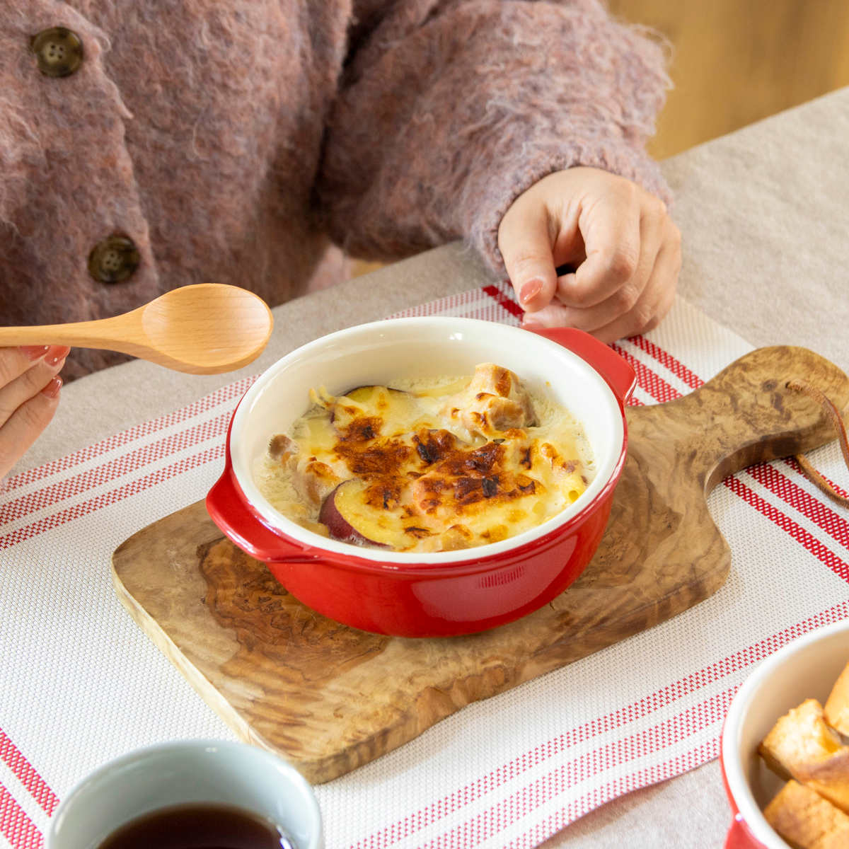 グラタン皿 15cm 丸型 深型 陶磁器 ( 電子レンジ対応 オーブン対応 トースター対応 耐熱皿 食器 耐熱容器 丸 ラウンド 円形 耳付き 一人用 グラタン ラザニア おしゃれ かわいい )