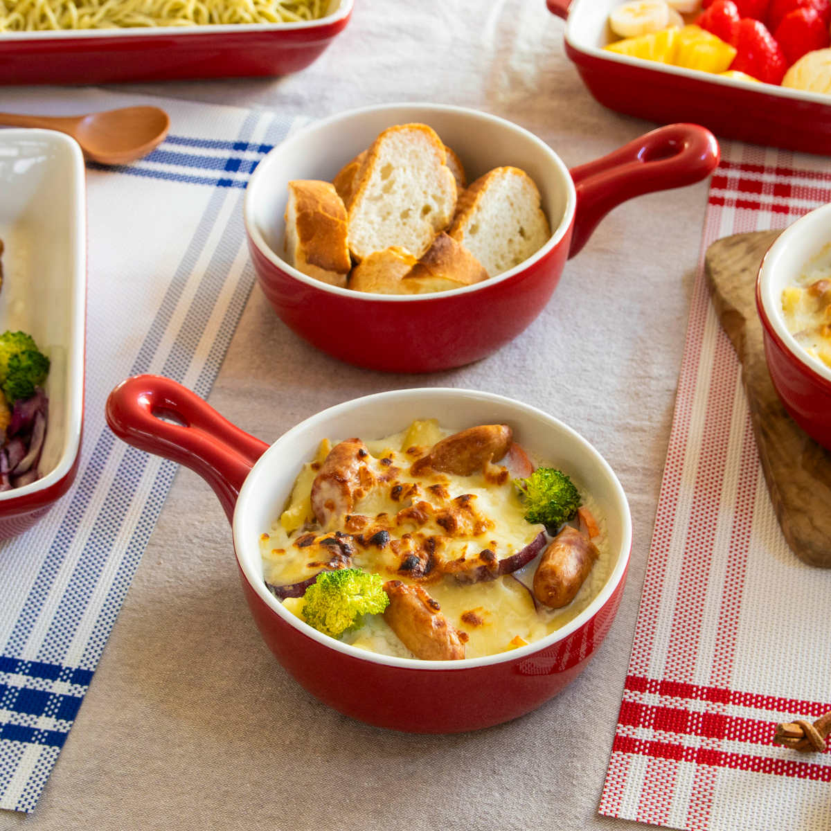 グラタン皿 15cm 丸型 持ち手付き 深型 陶磁器 ( 電子レンジ対応 オーブン対応 トースター対応 耐熱皿 食器 耐熱容器 丸 ラウンド 円形 取っ手付き 一人用 グラタン ラザニア おしゃれ かわいい )