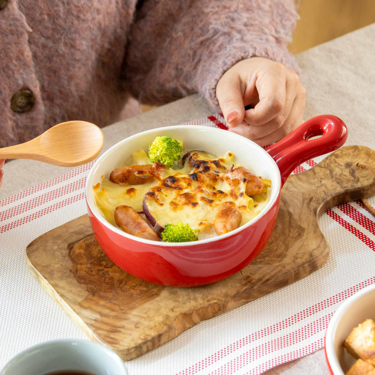 グラタン皿 15cm 丸型 持ち手付き 深型 陶磁器 ( 電子レンジ対応 オーブン対応 トースター対応 耐熱皿 食器 耐熱容器 丸 ラウンド 円形 取っ手付き 一人用 グラタン ラザニア おしゃれ かわいい )