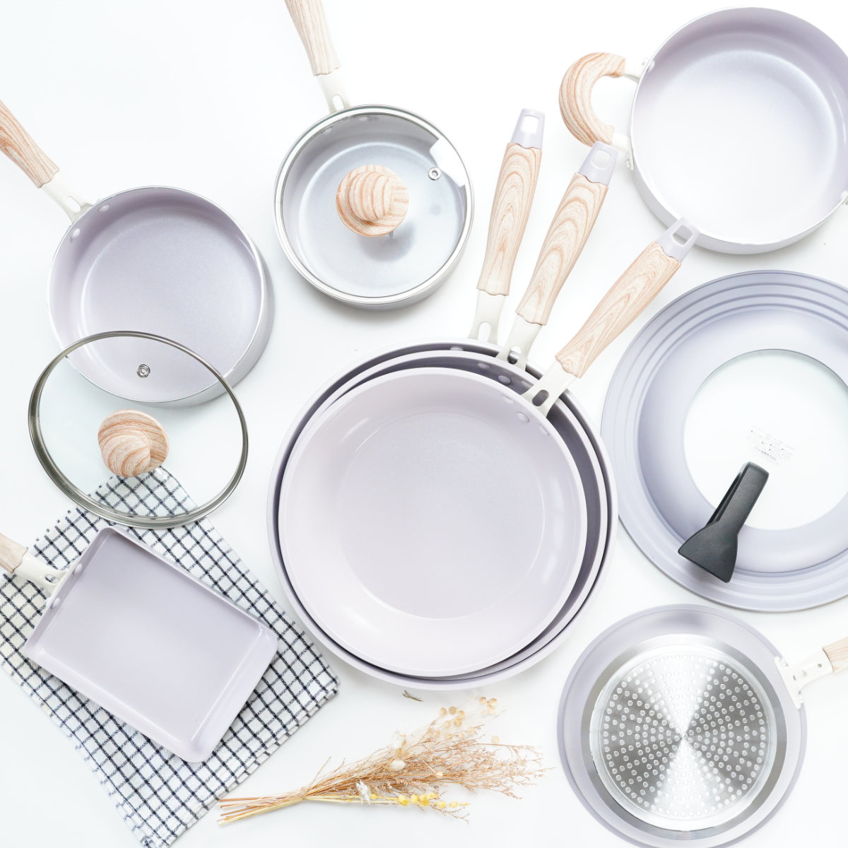 卵焼き器 13×18cm IH対応 セラミック 軽量 ハルミック ( ガス火対応 オール熱源対応 セラミックフライパン エッグパン 軽い 玉子焼き器 朝食 弁当 弁当作り アルミ製 木目調ハンドル こびりつきにくい 直火 おしゃれ ) 【ペールピンク】 ペールピンク