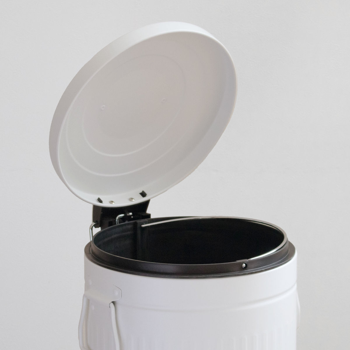 ゴミ箱 ペダルペール クラウス 5L ( ごみ箱 5リットル ペダル式 ふた付き キッチン リビング 分別 おしゃれ 静音 丸 ダストボックス 踏みフタ インナーボックス 付き ピンク ホワイト ) 【ホワイト】 ホワイト