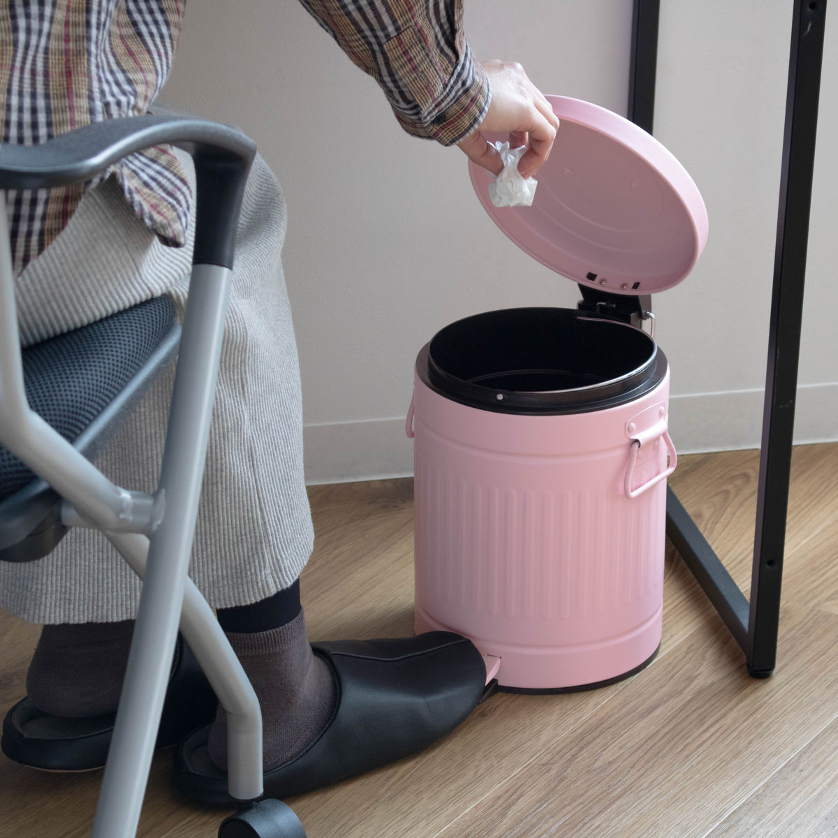 ゴミ箱 ペダルペール クラウス 5L ( ごみ箱 5リットル ペダル式 ふた付き キッチン リビング 分別 おしゃれ 静音 丸 ダストボックス 踏みフタ インナーボックス 付き ピンク ホワイト ) 【ホワイト】 ホワイト