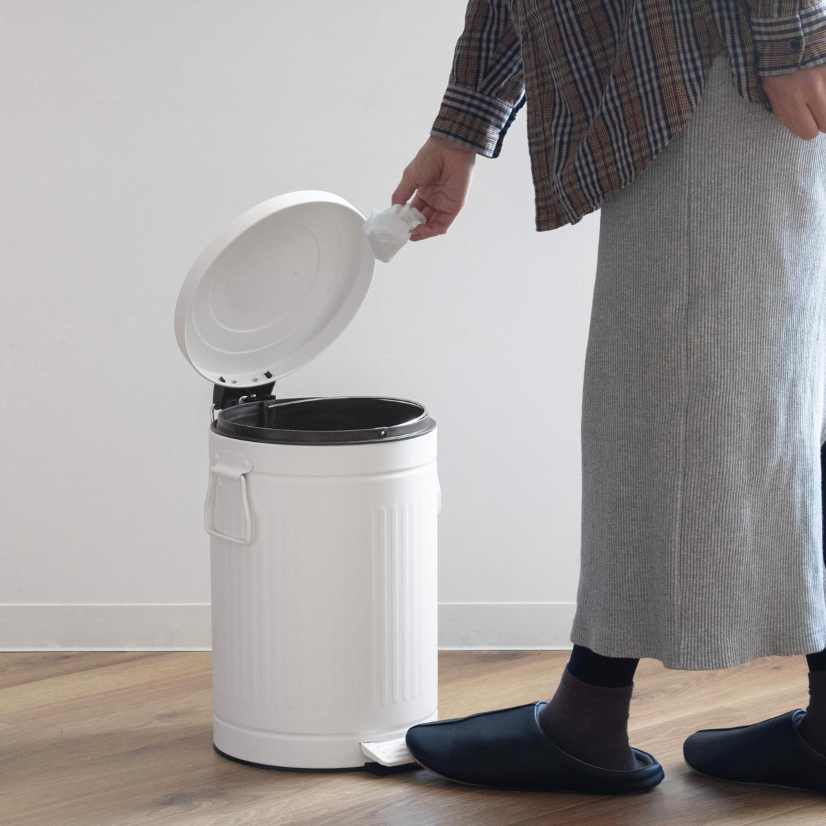 ゴミ箱 ペダルペール クラウス 12L ( ごみ箱 12リットル ペダル式 ふた付き キッチン リビング 分別 おしゃれ 静音 丸 ダストボックス 踏みフタ インナーボックス 付き ピンク ホワイト ) 【ホワイト】 ホワイト