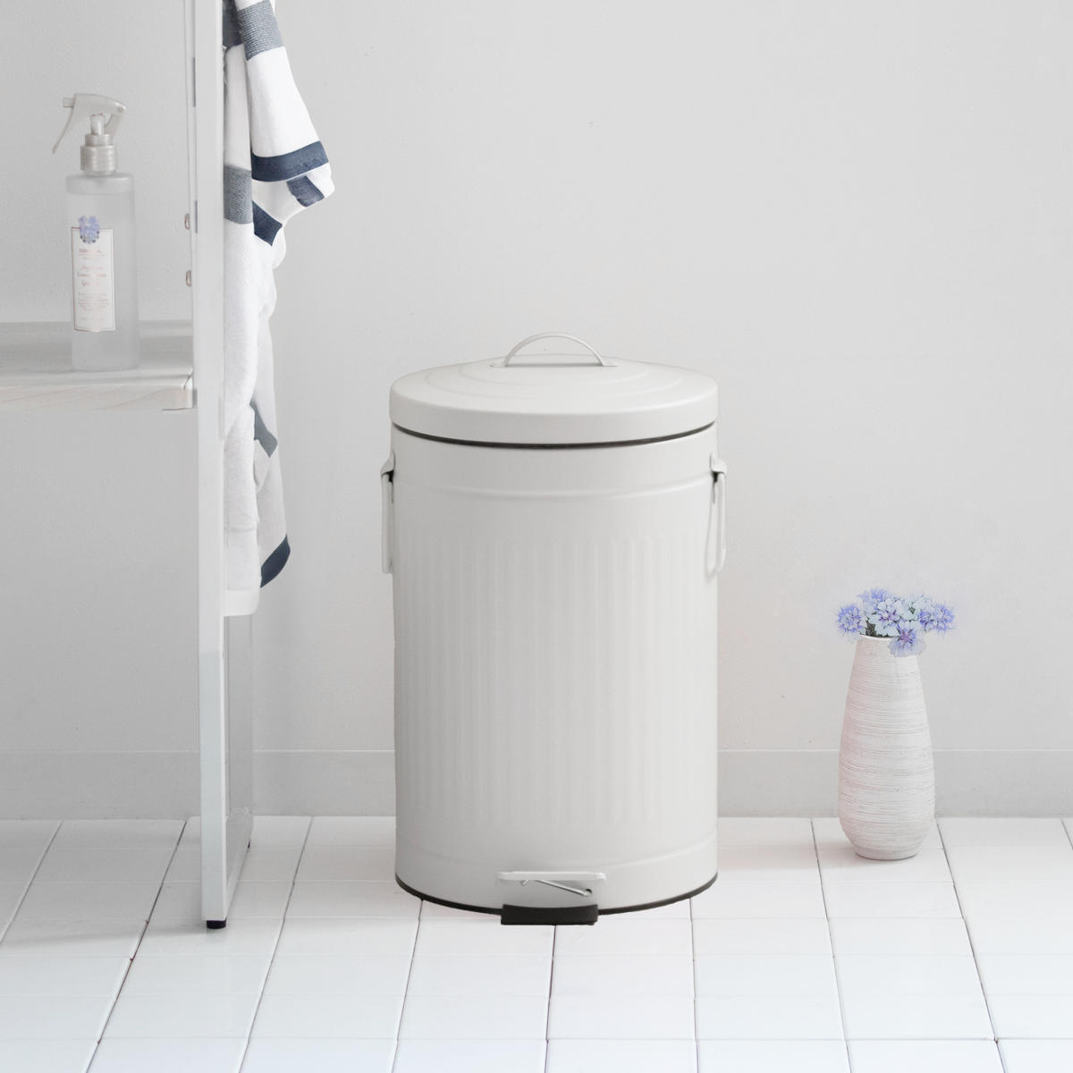 ゴミ箱 ペダルペール クラウス 12L ( ごみ箱 12リットル ペダル式 ふた付き キッチン リビング 分別 おしゃれ 静音 丸 ダストボックス 踏みフタ インナーボックス 付き ピンク ホワイト ) 【ホワイト】 ホワイト