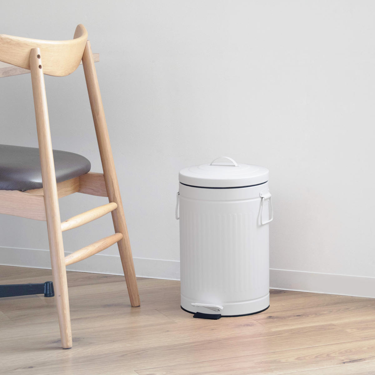 ゴミ箱 ペダルペール クラウス 12L ( ごみ箱 12リットル ペダル式 ふた付き キッチン リビング 分別 おしゃれ 静音 丸 ダストボックス 踏みフタ インナーボックス 付き ピンク ホワイト ) 【ホワイト】 ホワイト