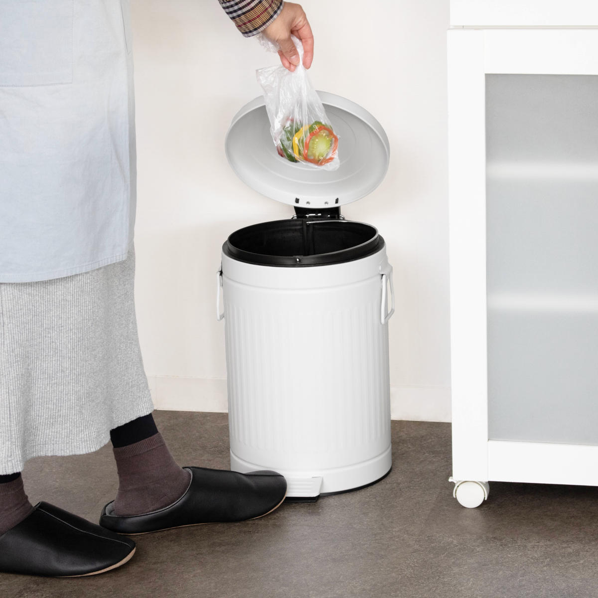 ゴミ箱 ペダルペール クラウス 12L ( ごみ箱 12リットル ペダル式 ふた付き キッチン リビング 分別 おしゃれ 静音 丸 ダストボックス 踏みフタ インナーボックス 付き ピンク ホワイト ) 【ホワイト】 ホワイト