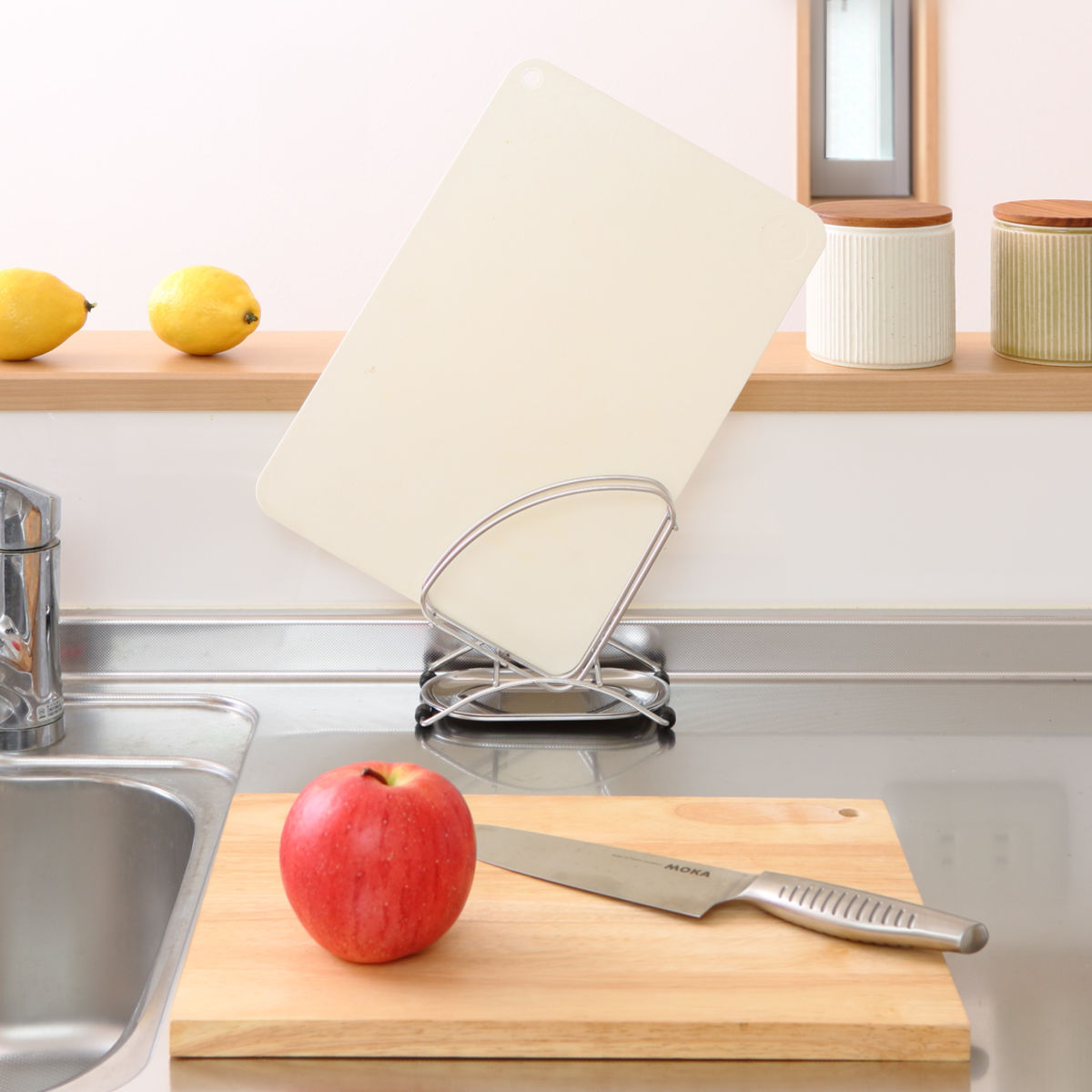 まな板置き デュアリス 18-8ステンレス製 まな板スタンド ステンレストレー付き ( ステンレス 日本製 まな板立て まないた立て まな板ラック 水切り 水切りトレー まな板 俎板 まないた 立て 置き ラック )
