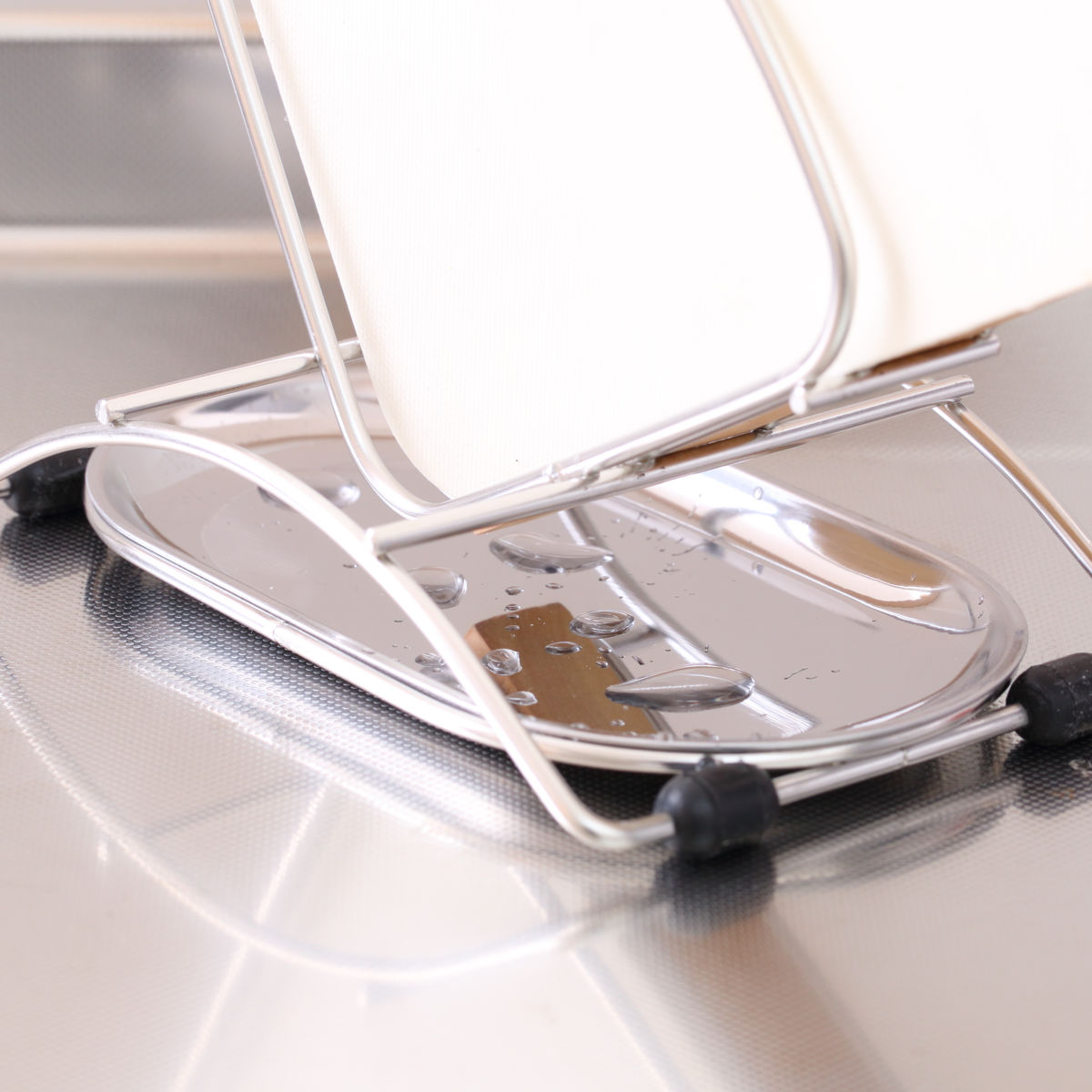 まな板置き デュアリス 18-8ステンレス製 まな板スタンド ステンレストレー付き ( ステンレス 日本製 まな板立て まないた立て まな板ラック 水切り 水切りトレー まな板 俎板 まないた 立て 置き ラック )