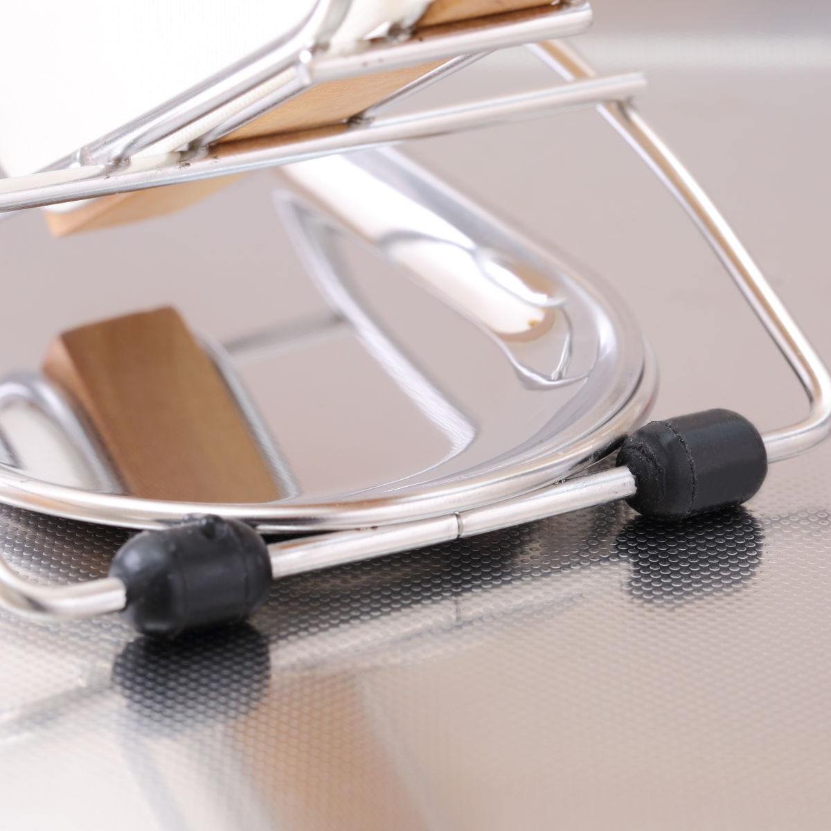 まな板置き デュアリス 18-8ステンレス製 まな板スタンド ステンレストレー付き ( ステンレス 日本製 まな板立て まないた立て まな板ラック 水切り 水切りトレー まな板 俎板 まないた 立て 置き ラック )