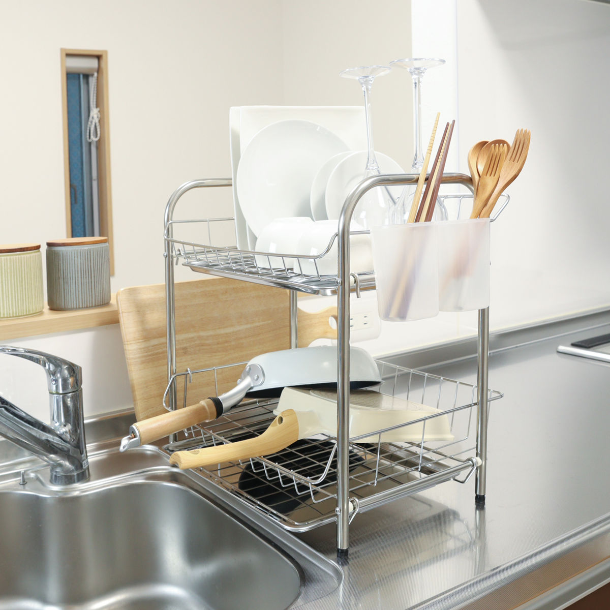 水切りラック スイージー ステンレス製 2段式 水切りバスケット （ 水切りかご ステンレス 2段 シンク上 水切り 洗い物 食器 大容量 水切りカゴ 水受けトレー カトラリーポケット付き まな板立て付き 乾燥ラック ディッシュラック ）