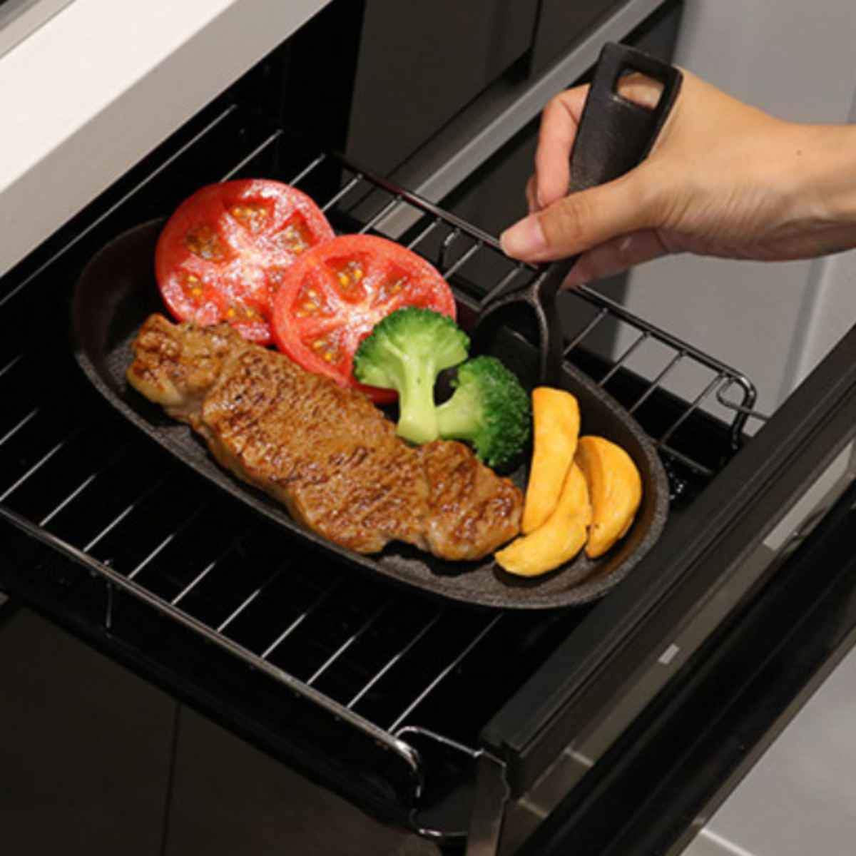 ステーキ皿 バーニスタ 鉄鋳物製ステーキ皿 丸型 22cm ( オーブン対応 IH対応 ガス火対応 鉄板 鉄板プレート 皿 プレート ステーキ 丸 おしゃれ シンプル )