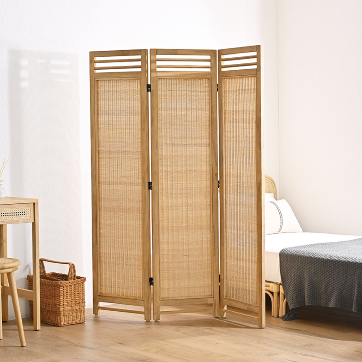 衝立 3連 高さ160cm ラタン 天然木 折りたたみ 間仕切り ( パーテーション スクリーン 籐 目隠し 自立式 ついたて 籐製 パーティション 間仕切 アジアン アジアンテイスト ナチュラル おしゃれ コンパクト収納 )