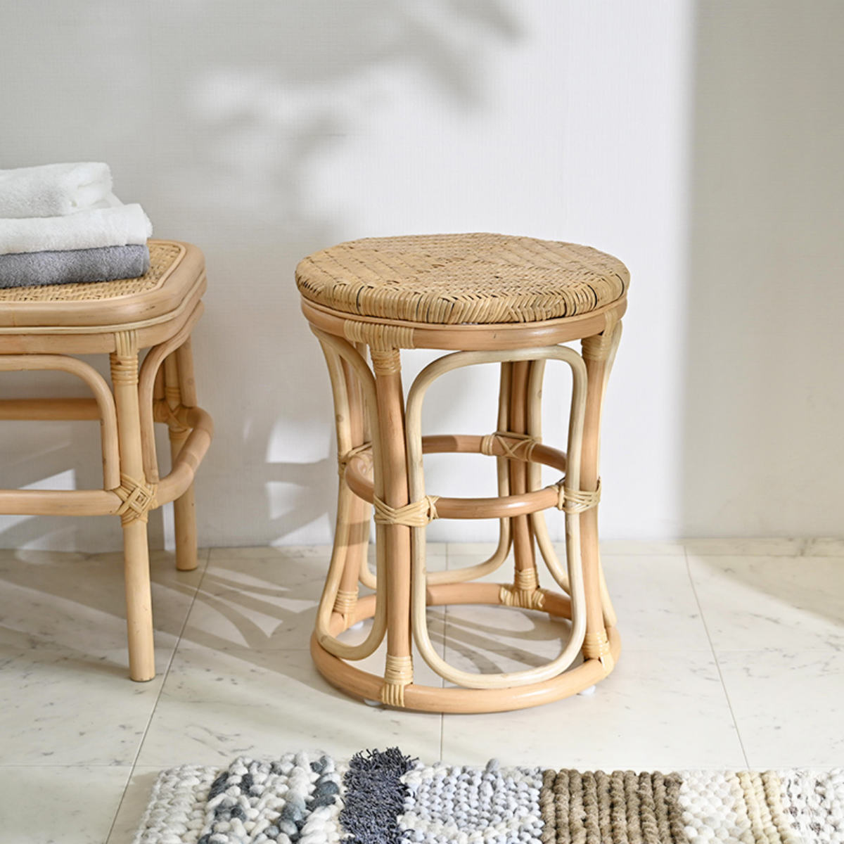 ラタン スツール 座面高44cm 軽量 籐椅子 ダイニングチェア ( ラタンチェア ラタンスツール 腰掛 籐製 軽い 円形 アジアン インテリア あじろ編み 和室 リビング 和モダン 脱衣所 洗面所 玄関 ナチュラル おしゃれ ) 【ナチュラル】 ナチュラル