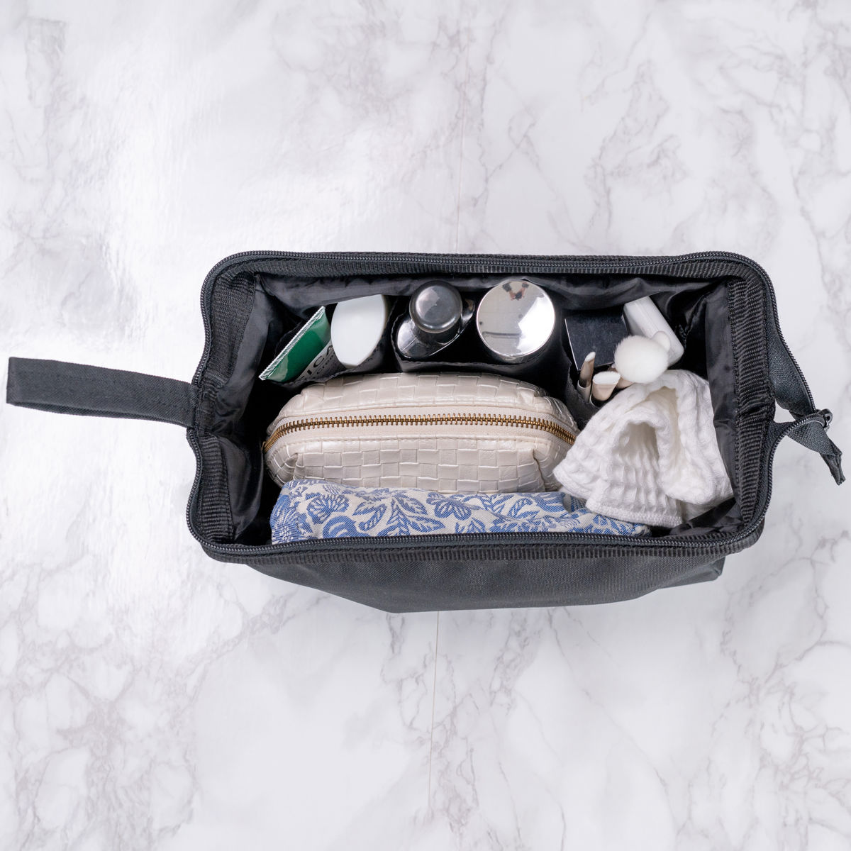 ポーチ 旅行用 大容量 reisenthel TRAVELCOSMETIC ( ライゼンタール トラベルポーチ 化粧ポーチ 収納 旅行 持ち運び トラベル 小物入れ 化粧品 コスメポーチ 仕切り 持ち手付き 洗面道具 バッグインバッグ おしゃれ 自立 大きめ ) 【DOTSWHITE】 DOTSWHITE