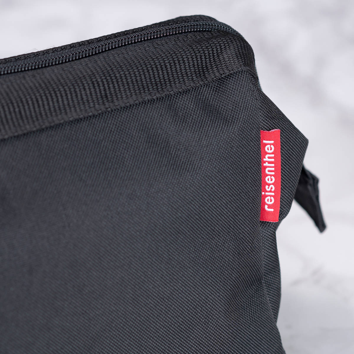 ポーチ 旅行用 大容量 reisenthel TRAVELCOSMETIC ( ライゼンタール トラベルポーチ 化粧ポーチ 収納 旅行 持ち運び トラベル 小物入れ 化粧品 コスメポーチ 仕切り 持ち手付き 洗面道具 バッグインバッグ おしゃれ 自立 大きめ ) 【DOTSWHITE】 DOTSWHITE