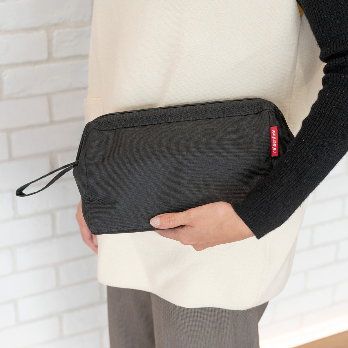 ポーチ 旅行用 大容量 reisenthel TRAVELCOSMETIC ( ライゼンタール トラベルポーチ 化粧ポーチ 収納 旅行 持ち運び トラベル 小物入れ 化粧品 コスメポーチ 仕切り 持ち手付き 洗面道具 バッグインバッグ おしゃれ 自立 大きめ ) 【DOTSWHITE】 DOTSWHITE