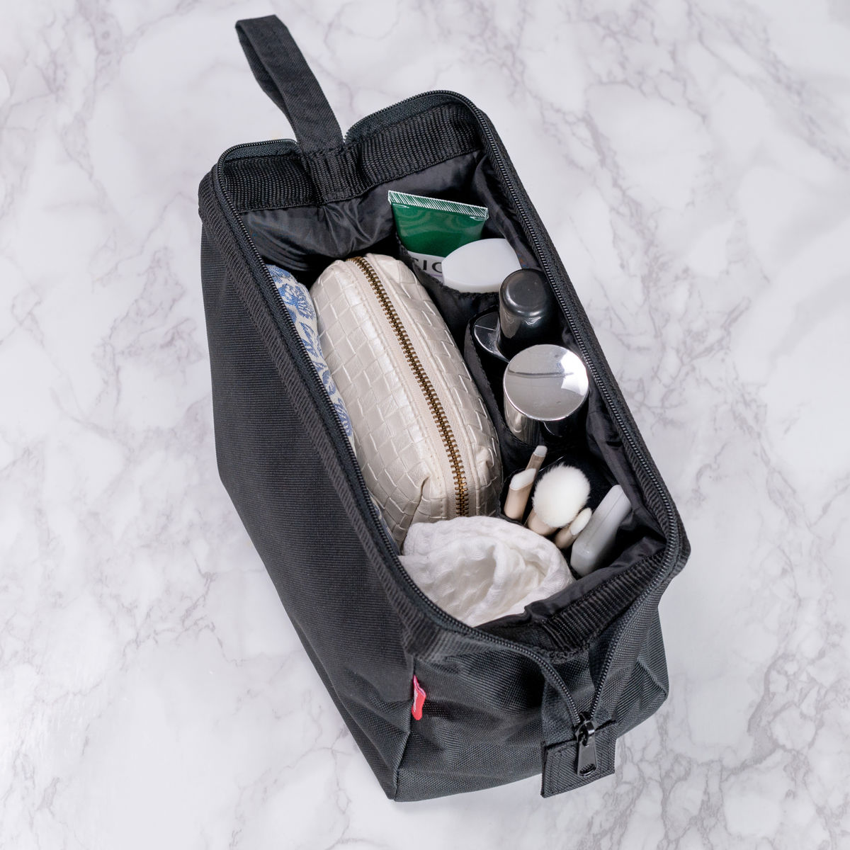 ポーチ 旅行用 大容量 reisenthel TRAVELCOSMETIC ( ライゼンタール トラベルポーチ 化粧ポーチ 収納 旅行 持ち運び トラベル 小物入れ 化粧品 コスメポーチ 仕切り 持ち手付き 洗面道具 バッグインバッグ おしゃれ 自立 大きめ ) 【DOTSWHITE】 DOTSWHITE