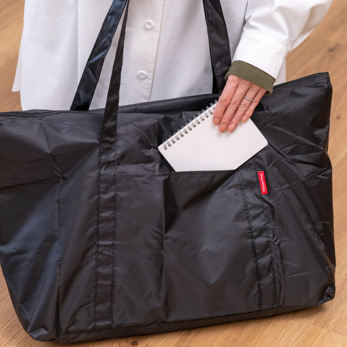 ボストンバッグ reisenthel MINI MAXI TRAVELBAG 30L ( ライゼンタール 大容量 バッグ 美容 学生 美容師 軽量 肩掛け トラベルバッグ 旅行用バッグ サブバッグ ファスナー ポケット コンパクト ) 【DOTSWHITE】 DOTSWHITE