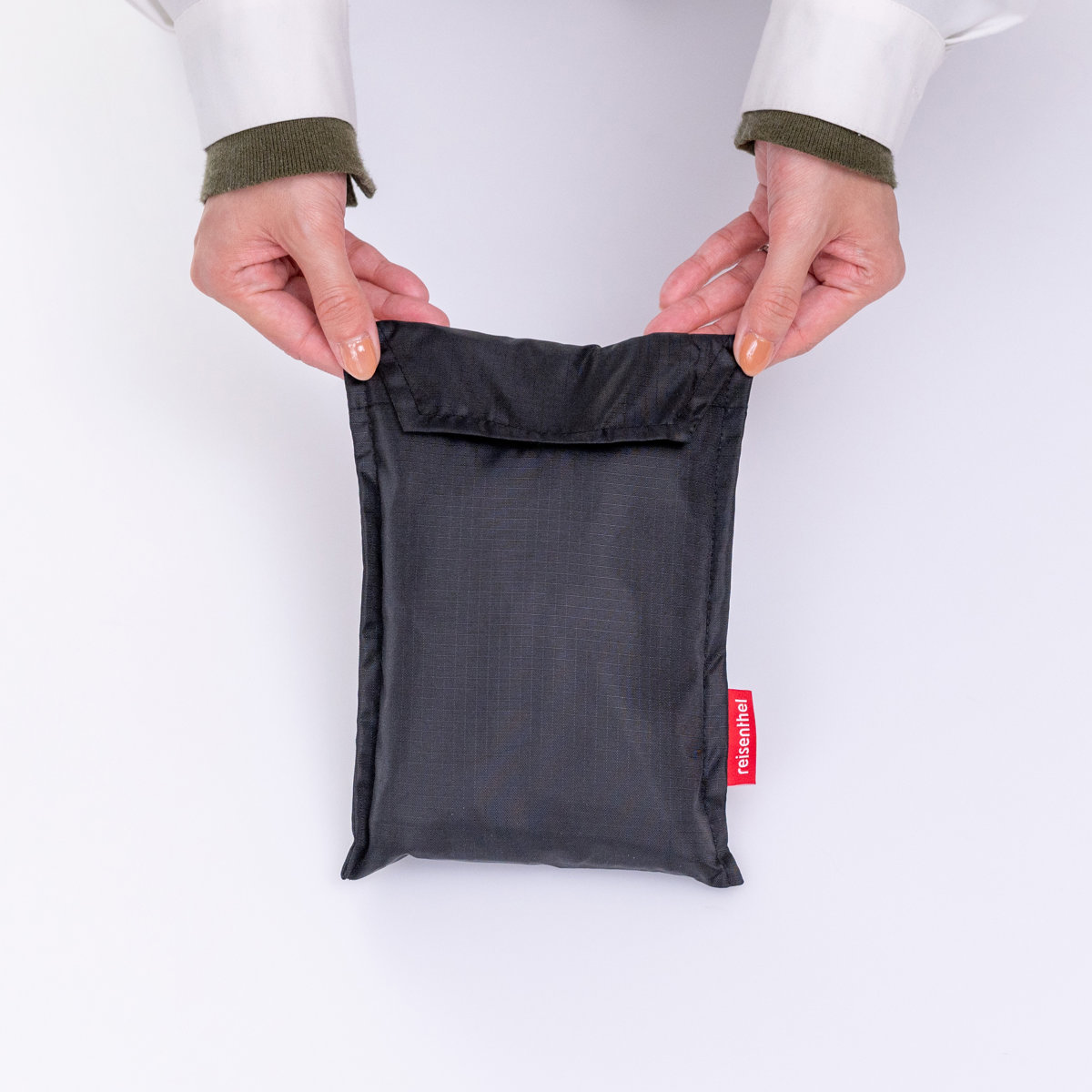 ボストンバッグ reisenthel MINI MAXI TRAVELBAG 30L ( ライゼンタール 大容量 バッグ 美容 学生 美容師 軽量 肩掛け トラベルバッグ 旅行用バッグ サブバッグ ファスナー ポケット コンパクト ) 【DOTSWHITE】 DOTSWHITE