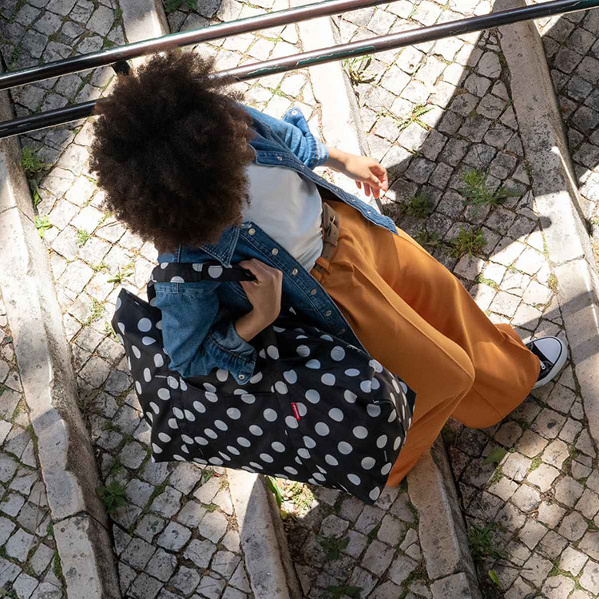 ボストンバッグ reisenthel MINI MAXI TRAVELBAG 30L ( ライゼンタール 大容量 バッグ 美容 学生 美容師 軽量 肩掛け トラベルバッグ 旅行用バッグ サブバッグ ファスナー ポケット コンパクト ) 【DOTSWHITE】 DOTSWHITE