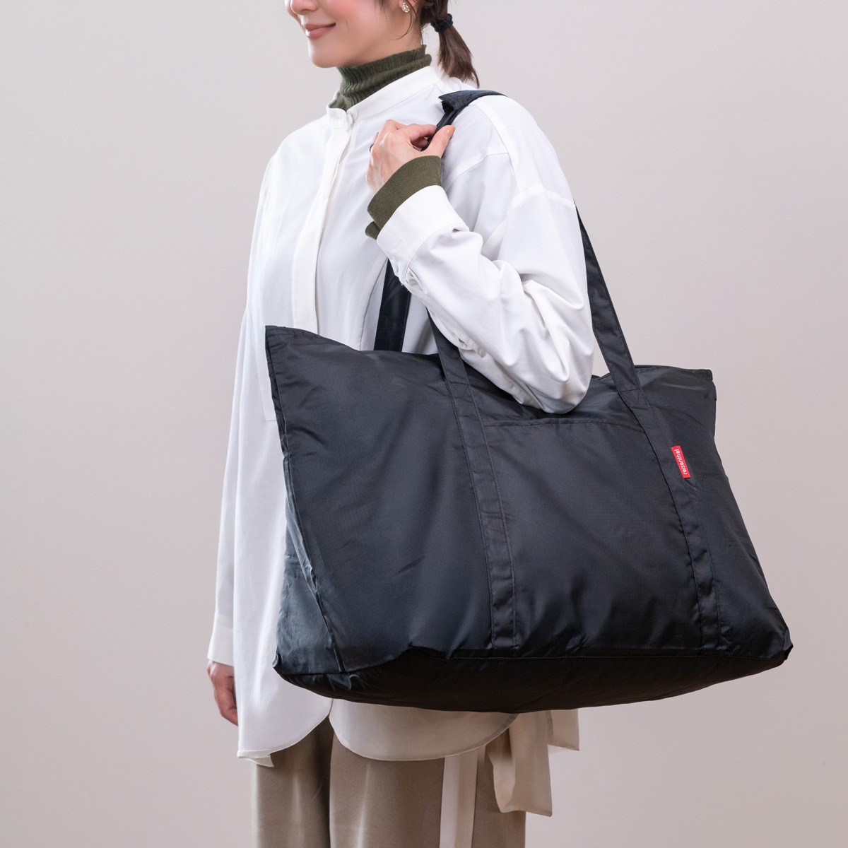 ボストンバッグ reisenthel MINI MAXI TRAVELBAG 30L ( ライゼンタール 大容量 バッグ 美容 学生 美容師 軽量 肩掛け トラベルバッグ 旅行用バッグ サブバッグ ファスナー ポケット コンパクト ) 【DOTSWHITE】 DOTSWHITE