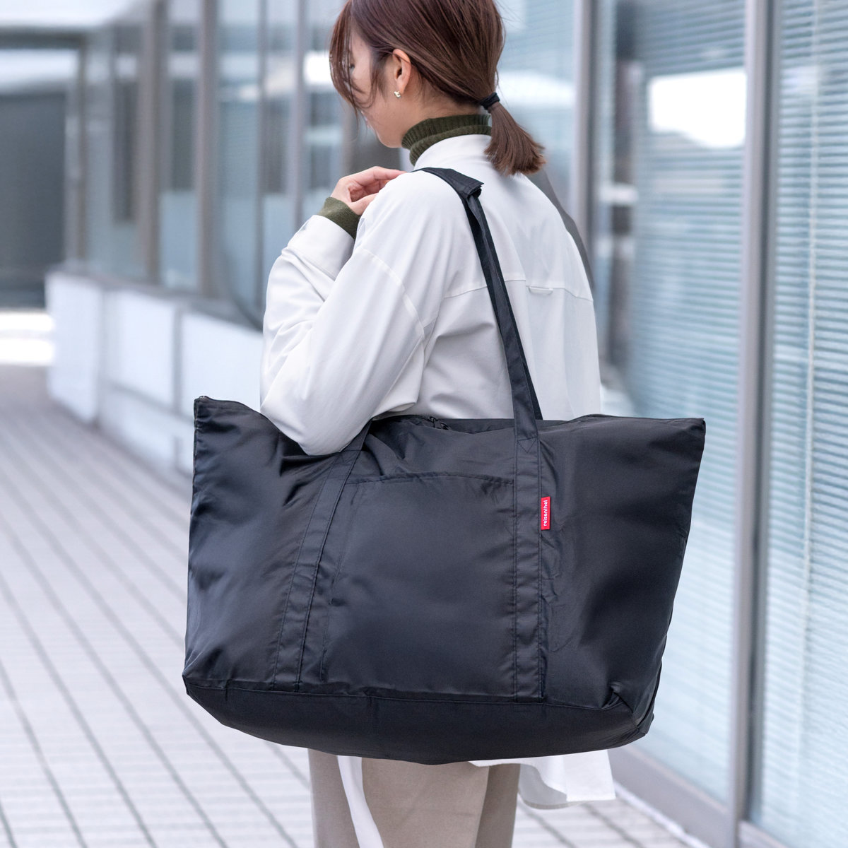 ボストンバッグ reisenthel MINI MAXI TRAVELBAG 30L ( ライゼンタール 大容量 バッグ 美容 学生 美容師 軽量 肩掛け トラベルバッグ 旅行用バッグ サブバッグ ファスナー ポケット コンパクト ) 【DOTSWHITE】 DOTSWHITE