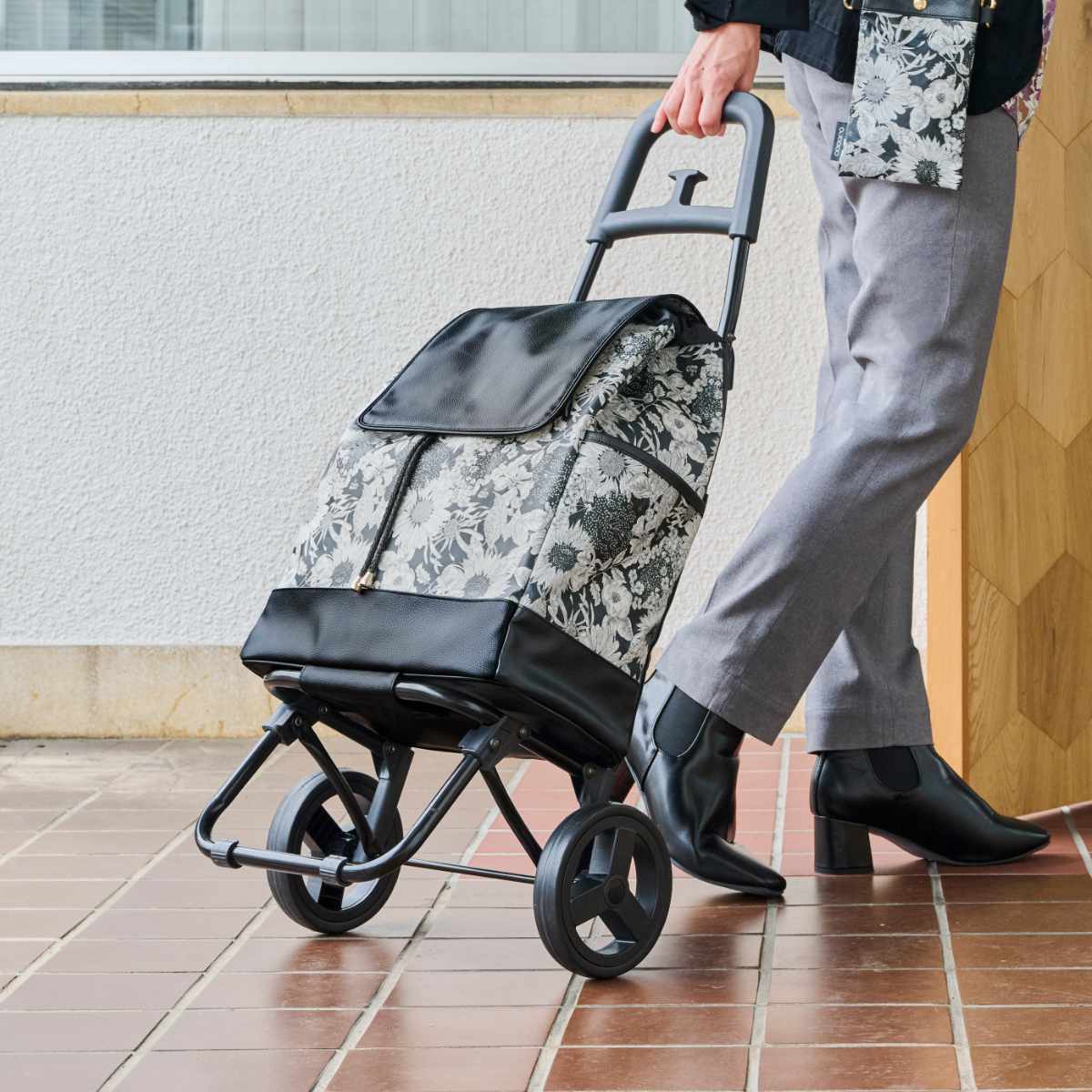 ショッピングカート cocoro ココロ 二輪型 リバティ・ファブリックス スモール ネオ サコッシュ付き エミリー ( キャリーカート カート 2輪 買い物 バッグ 保温 保冷 軽量 取り外し 折りたたみ ショッピング 花柄 プレゼント ) 【ネイビー】 ネイビー