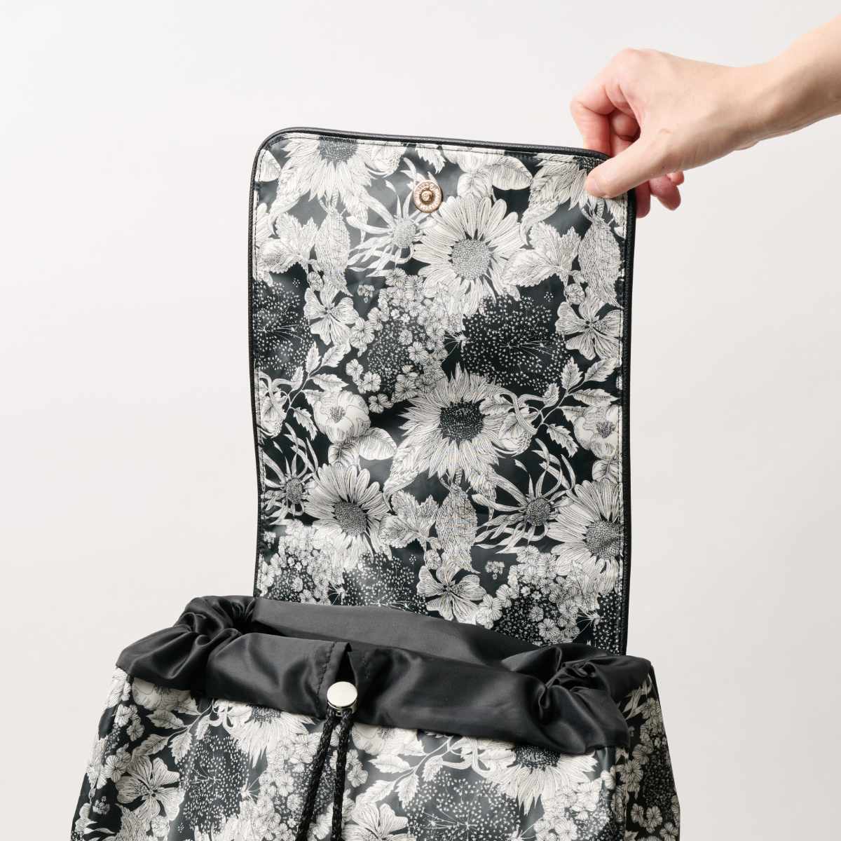 ショッピングカート cocoro ココロ 二輪型 リバティ・ファブリックス スモール ネオ サコッシュ付き エミリー ( キャリーカート カート 2輪 買い物 バッグ 保温 保冷 軽量 取り外し 折りたたみ ショッピング 花柄 プレゼント ) 【ネイビー】 ネイビー