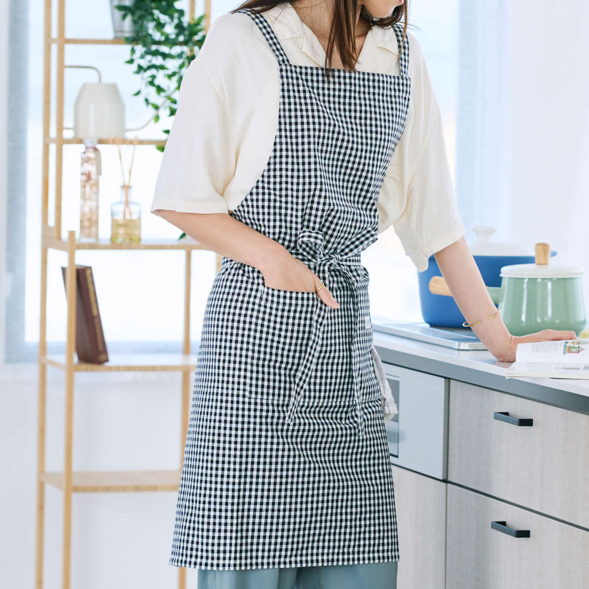 エプロン vieressa エーデ チェスター フルエプロン キッチン 炊事 ( キッチンエプロン 台所エプロン ヴィエレッサ インド綿 ポケット付き ループ付き 胸当てエプロン 大人用 レディース バッククロス 綿 タオルループ おしゃれ ) 【ネイビー】 ネイビー