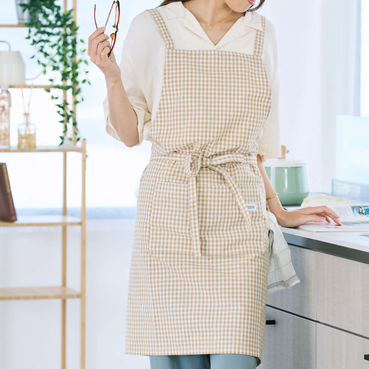 エプロン vieressa エーデ チェスター フルエプロン キッチン 炊事 ( キッチンエプロン 台所エプロン ヴィエレッサ インド綿 ポケット付き ループ付き 胸当てエプロン 大人用 レディース バッククロス 綿 タオルループ おしゃれ ) 【ネイビー】 ネイビー