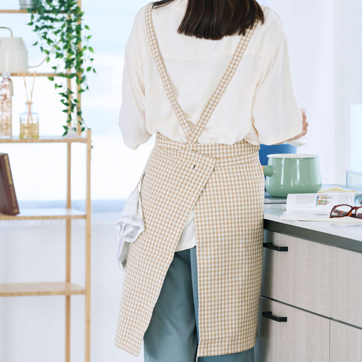 エプロン vieressa エーデ チェスター フルエプロン キッチン 炊事 ( キッチンエプロン 台所エプロン ヴィエレッサ インド綿 ポケット付き ループ付き 胸当てエプロン 大人用 レディース バッククロス 綿 タオルループ おしゃれ ) 【ネイビー】 ネイビー