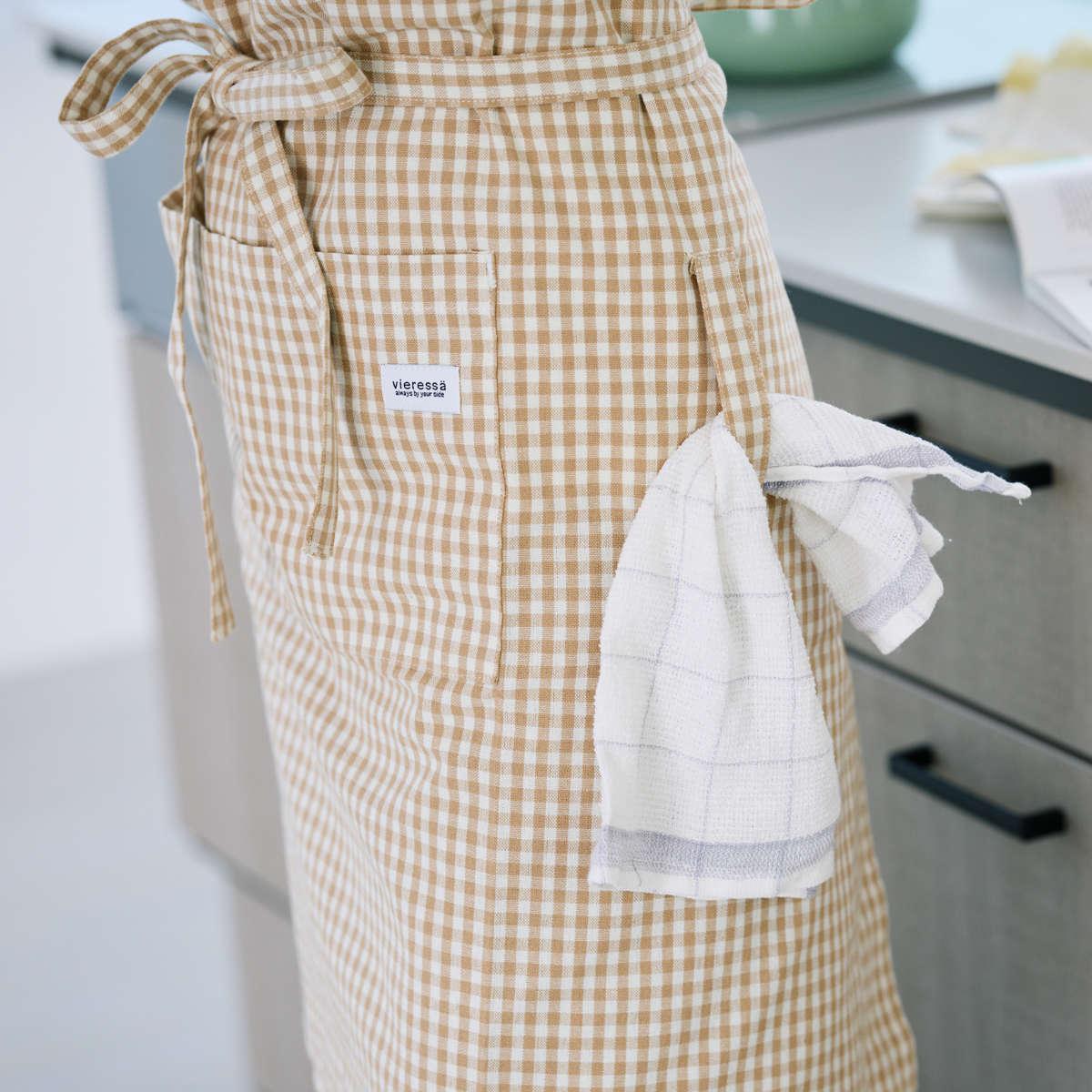 エプロン vieressa エーデ チェスター フルエプロン キッチン 炊事 ( キッチンエプロン 台所エプロン ヴィエレッサ インド綿 ポケット付き ループ付き 胸当てエプロン 大人用 レディース バッククロス 綿 タオルループ おしゃれ ) 【ネイビー】 ネイビー