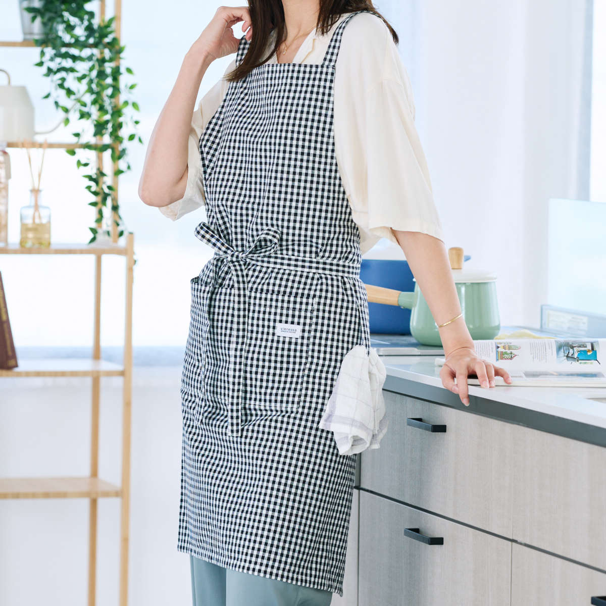 エプロン vieressa エーデ チェスター フルエプロン キッチン 炊事 ( キッチンエプロン 台所エプロン ヴィエレッサ インド綿 ポケット付き ループ付き 胸当てエプロン 大人用 レディース バッククロス 綿 タオルループ おしゃれ ) 【ネイビー】 ネイビー