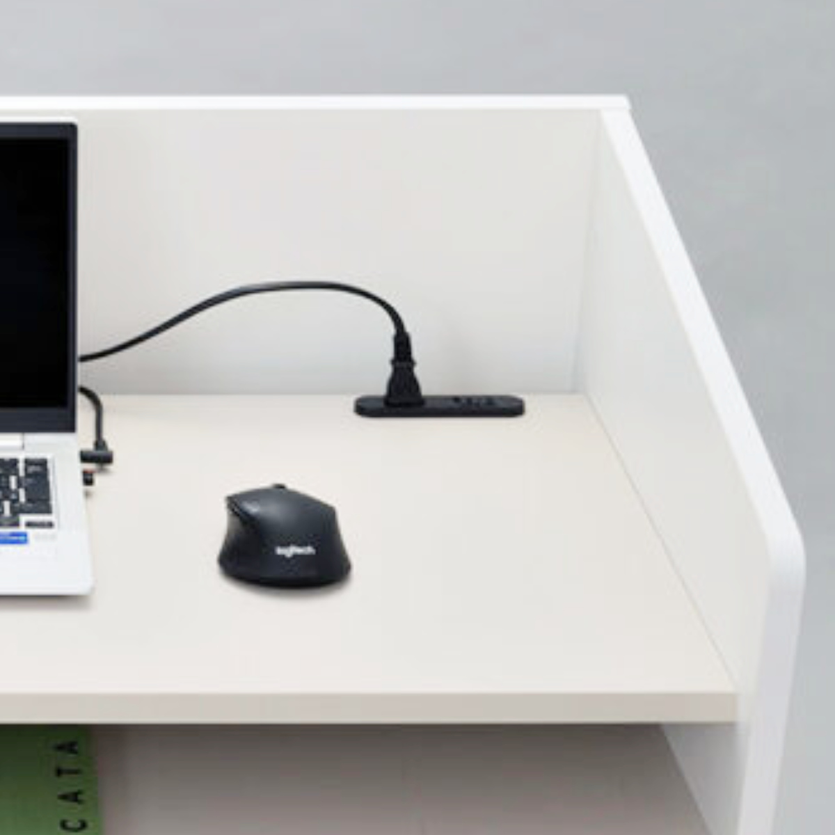 演説台 幅60cm 2口コンセント付き キャスター付き シェル ( 法人限定 演台 講演台 教壇 教卓 司会者台 スピーチ台 プレゼン台 マイク台 演説 収納棚 木目調 プレゼン 台 講義台 会議 学校 塾 会議室 セミナー オフィス 会社 ) 【グレー】 グレー