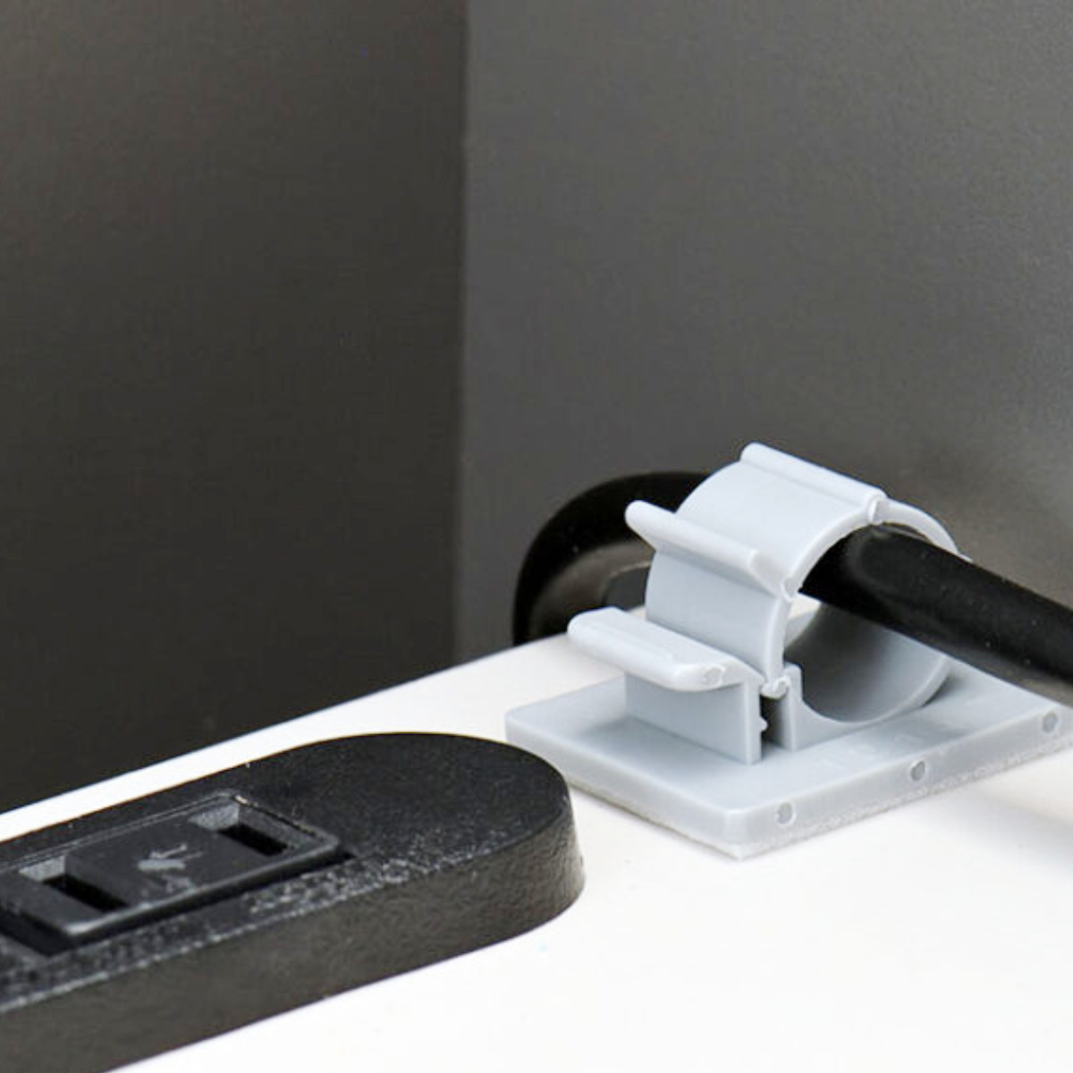 演説台 幅60cm 2口コンセント付き キャスター付き シェル ( 法人限定 演台 講演台 教壇 教卓 司会者台 スピーチ台 プレゼン台 マイク台 演説 収納棚 木目調 プレゼン 台 講義台 会議 学校 塾 会議室 セミナー オフィス 会社 ) 【グレー】 グレー