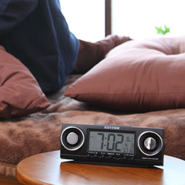 目覚まし時計 電波時計 アラーム音20種類選択機能付 フィットバトラー