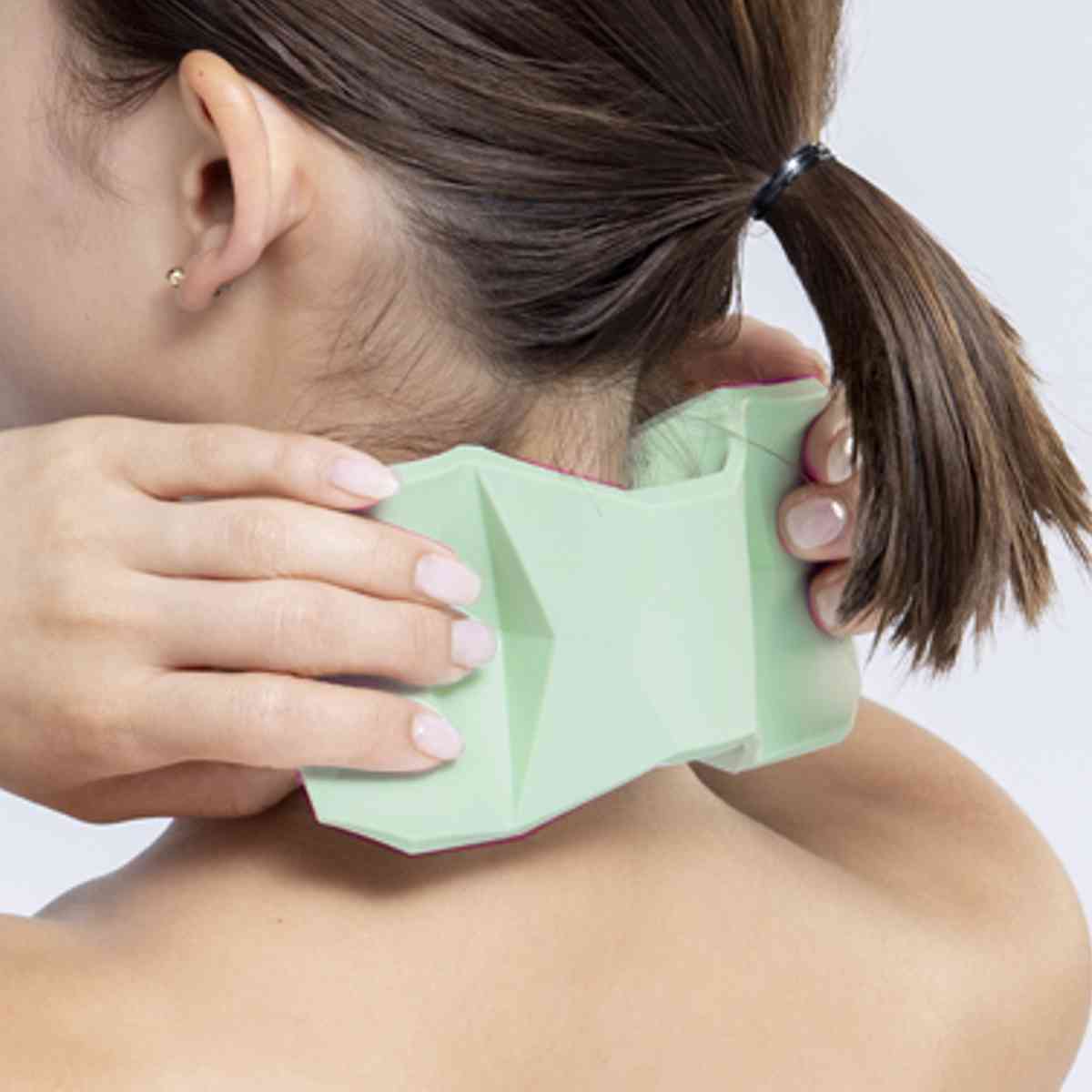 マッサージ器 キカケア ネックマッサージャー ツボ押し 首こり ( つぼ押し マッサージグッズ セルフケア用品 首回り シリコン リフレッシュ コンパクト 幾何学モチーフ おしゃれ 入浴 お風呂 自宅 )