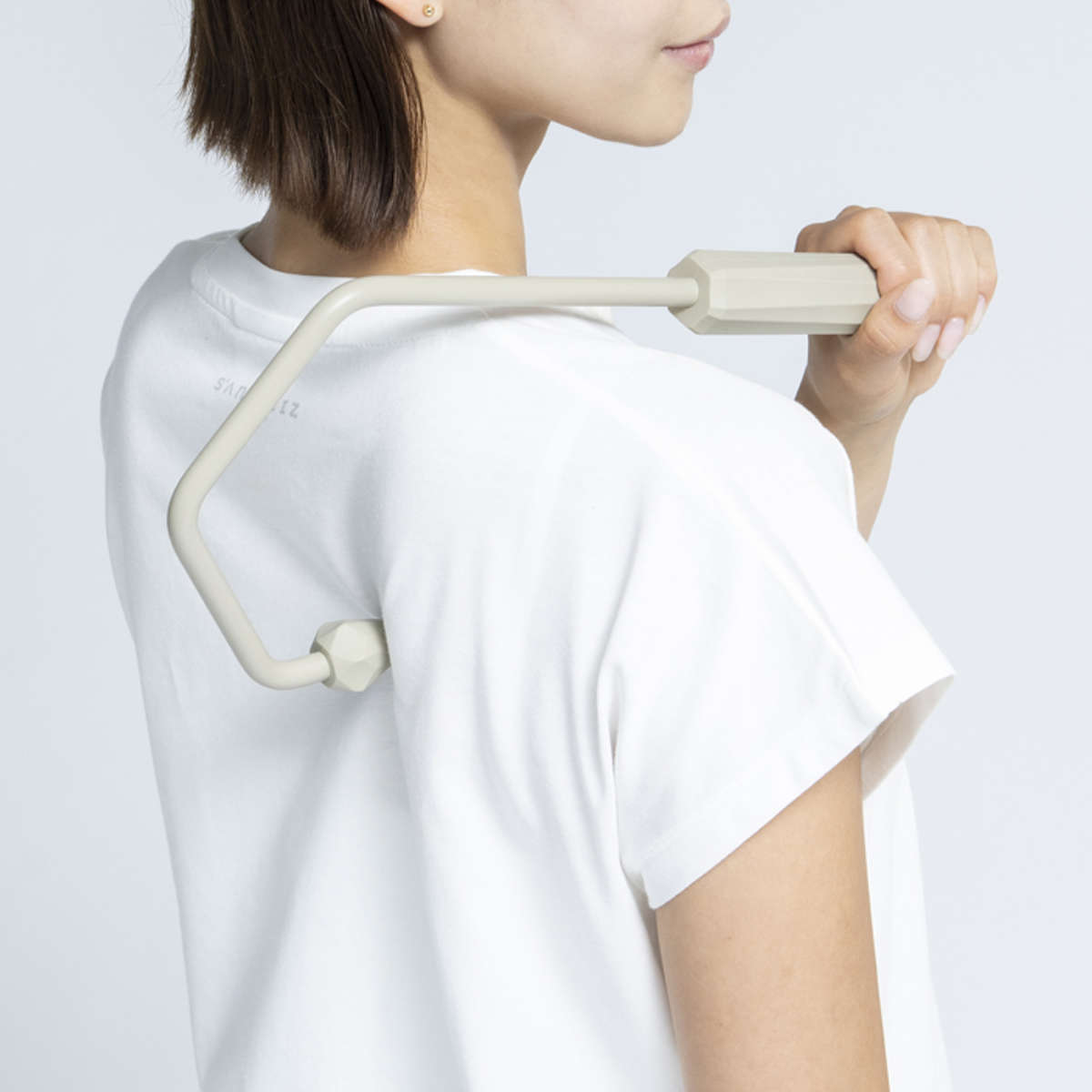 マッサージ器 キカケア ショルダーマッサージャー ロング 肩こり ツボ押し ( マッサージグッズ セルフケア用品 シリコン ストレッチ リフレッシュ コンパクト 幾何学モチーフ おしゃれ オフィス 会社 自宅 座りながら )