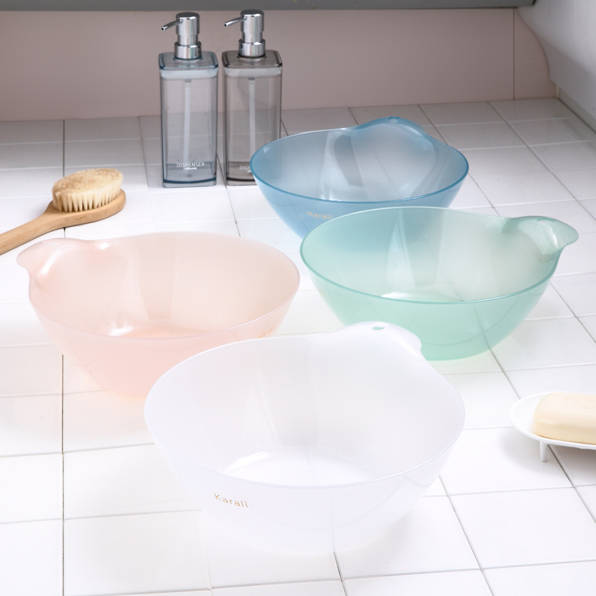湯桶 karali カラリ ( 湯おけ 風呂おけ クリア 洗面器 風呂桶 透明 くすみカラー ウォッシュボール 速乾 通気性 かびにくい 壁掛け フック 軽い 丈夫 収納 ) 【モーヴピンク】 モーヴピンク