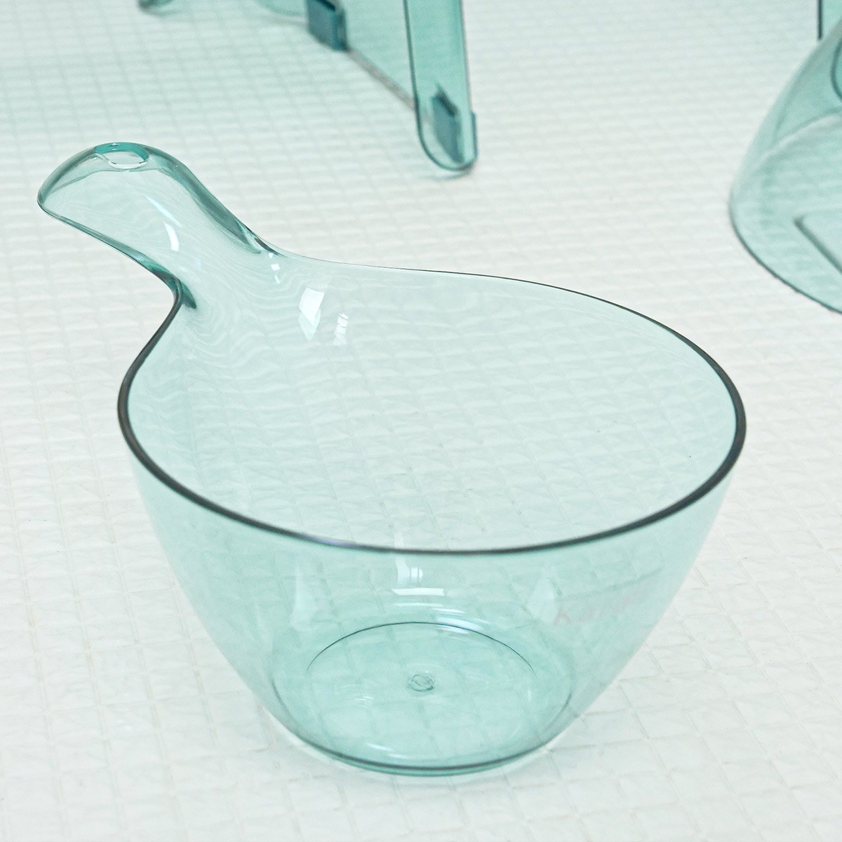 手桶 karali カラリ ( 風呂おけ 湯桶 クリア 洗面器 風呂桶 手おけ 透明 くすみカラー ハンディボール 速乾 通気性 かびにくい 壁掛け フック 軽い 丈夫 収納 ) 【アクアブルー】 アクアブルー