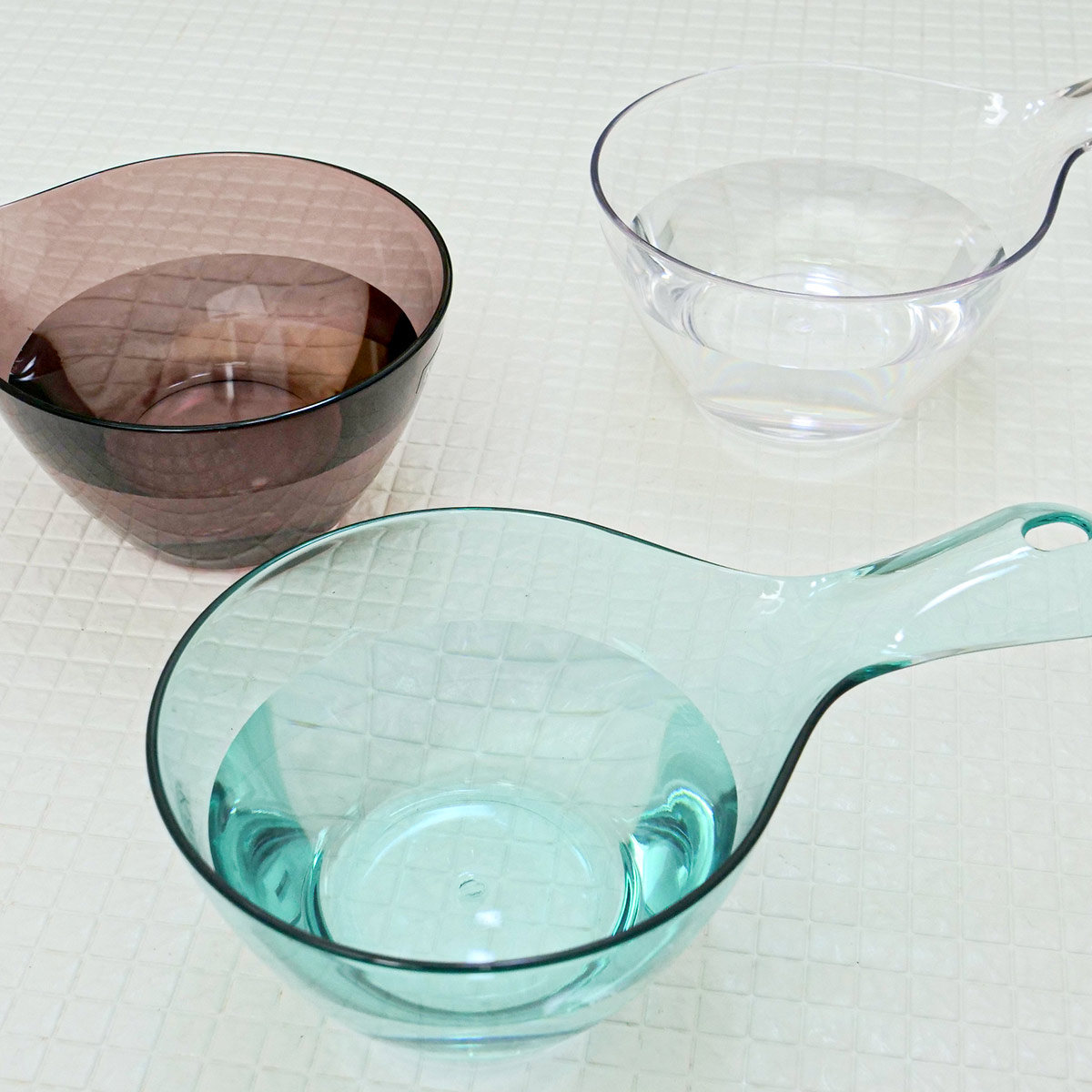 手桶 karali カラリ ( 風呂おけ 湯桶 クリア 洗面器 風呂桶 手おけ 透明 くすみカラー ハンディボール 速乾 通気性 かびにくい 壁掛け フック 軽い 丈夫 収納 ) 【アクアブルー】 アクアブルー