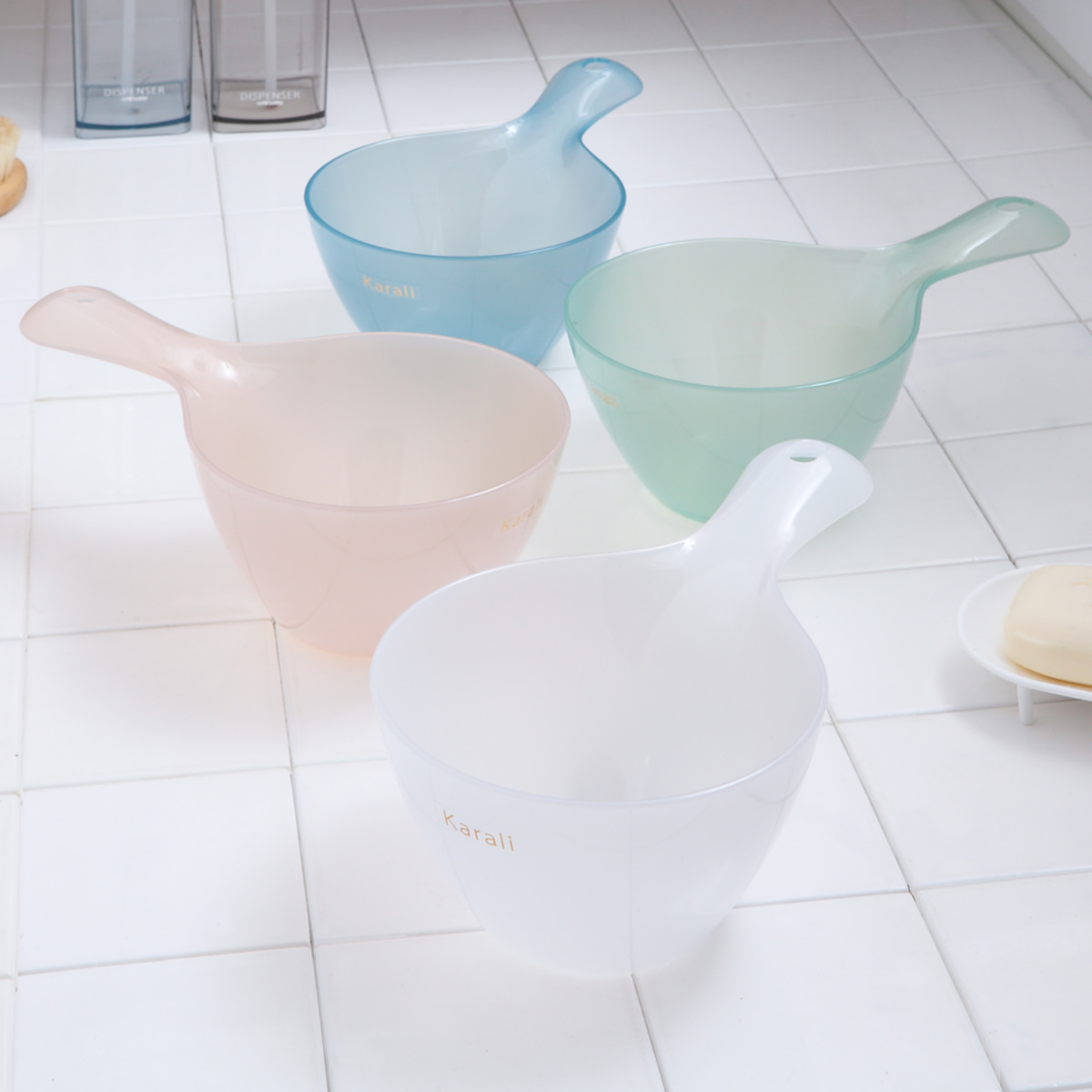 手桶 karali カラリ ( 風呂おけ 湯桶 クリア 洗面器 風呂桶 手おけ 透明 くすみカラー ハンディボール 速乾 通気性 かびにくい 壁掛け フック 軽い 丈夫 収納 ) 【アクアブルー】 アクアブルー