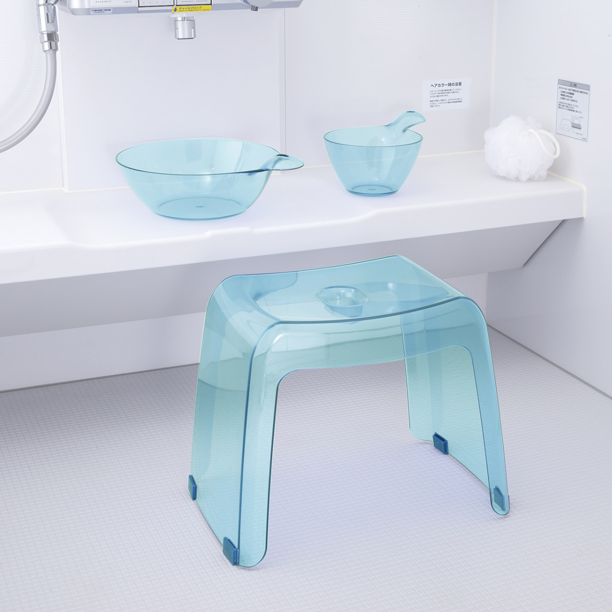 手桶 karali カラリ ( 風呂おけ 湯桶 クリア 洗面器 風呂桶 手おけ 透明 くすみカラー ハンディボール 速乾 通気性 かびにくい 壁掛け フック 軽い 丈夫 収納 ) 【アクアブルー】 アクアブルー