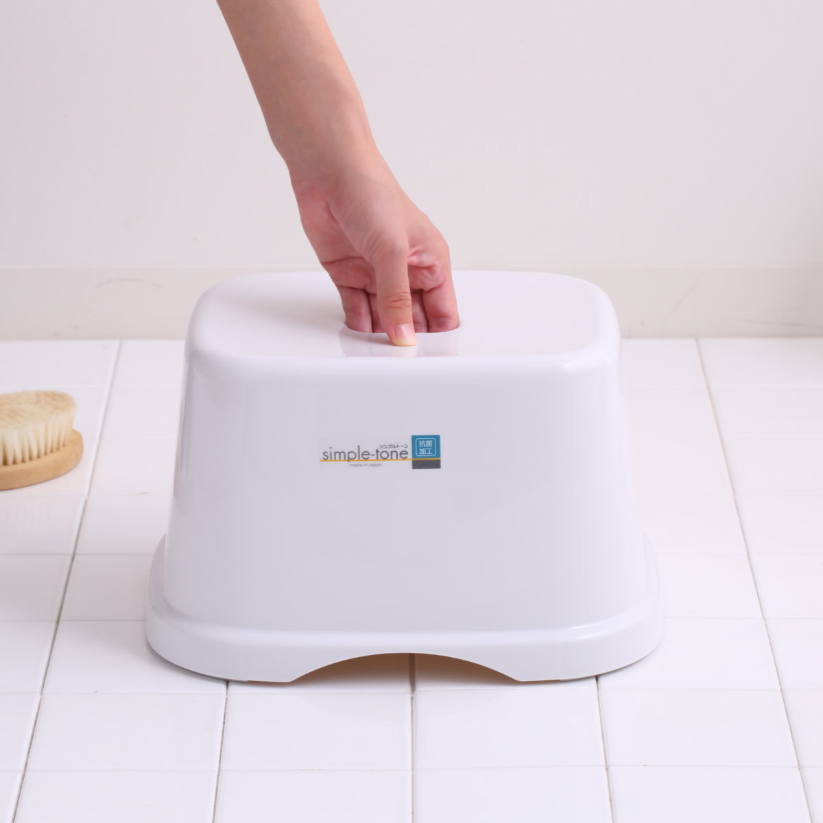 風呂椅子 シンプルトーン 座面高さ 18cm 日本製 ( 風呂いす お風呂 腰かけ イス 座面高18 入浴 抗菌 抗菌加工 銀イオン バスグッズ 椅子 ホワイト ブルー シンプル ) 【ホワイト】 ホワイト